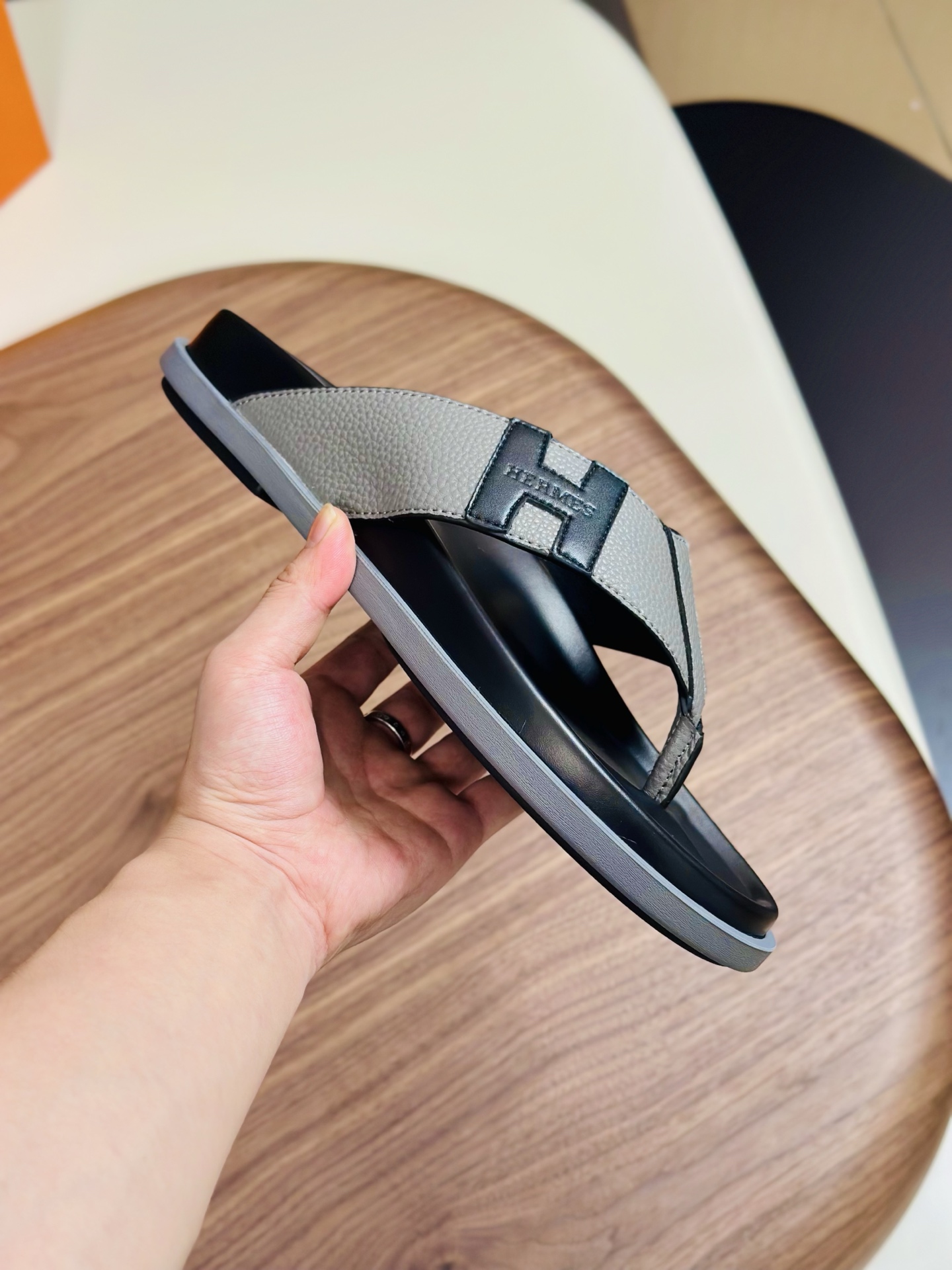 Precio de fábrica:120HERMES punto a largo plazo nuevas zapatillas Hermes, cuero de vaca de tela, res