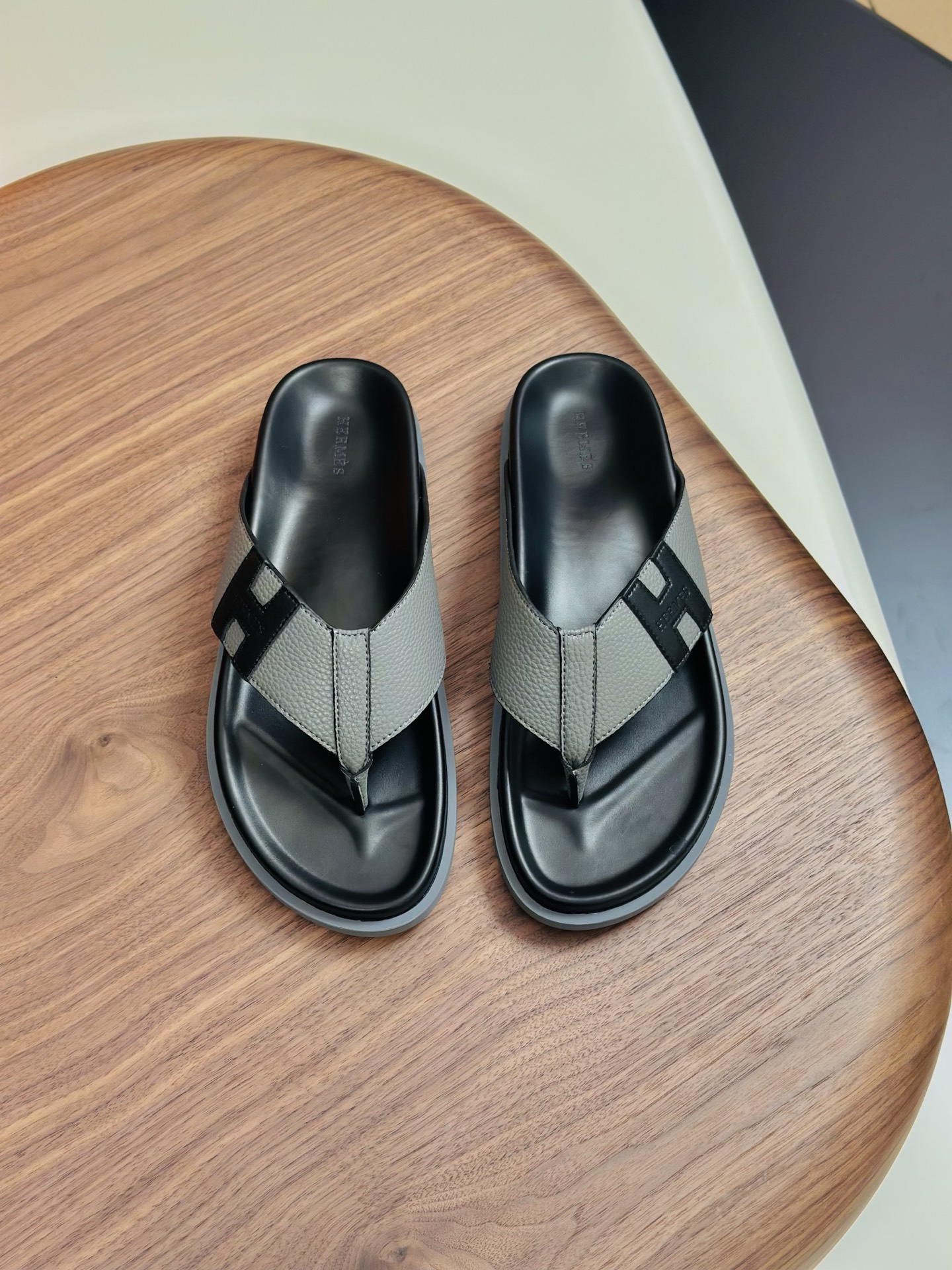 Precio de fábrica:120HERMES punto a largo plazo nuevas zapatillas Hermes, cuero de vaca de tela, res