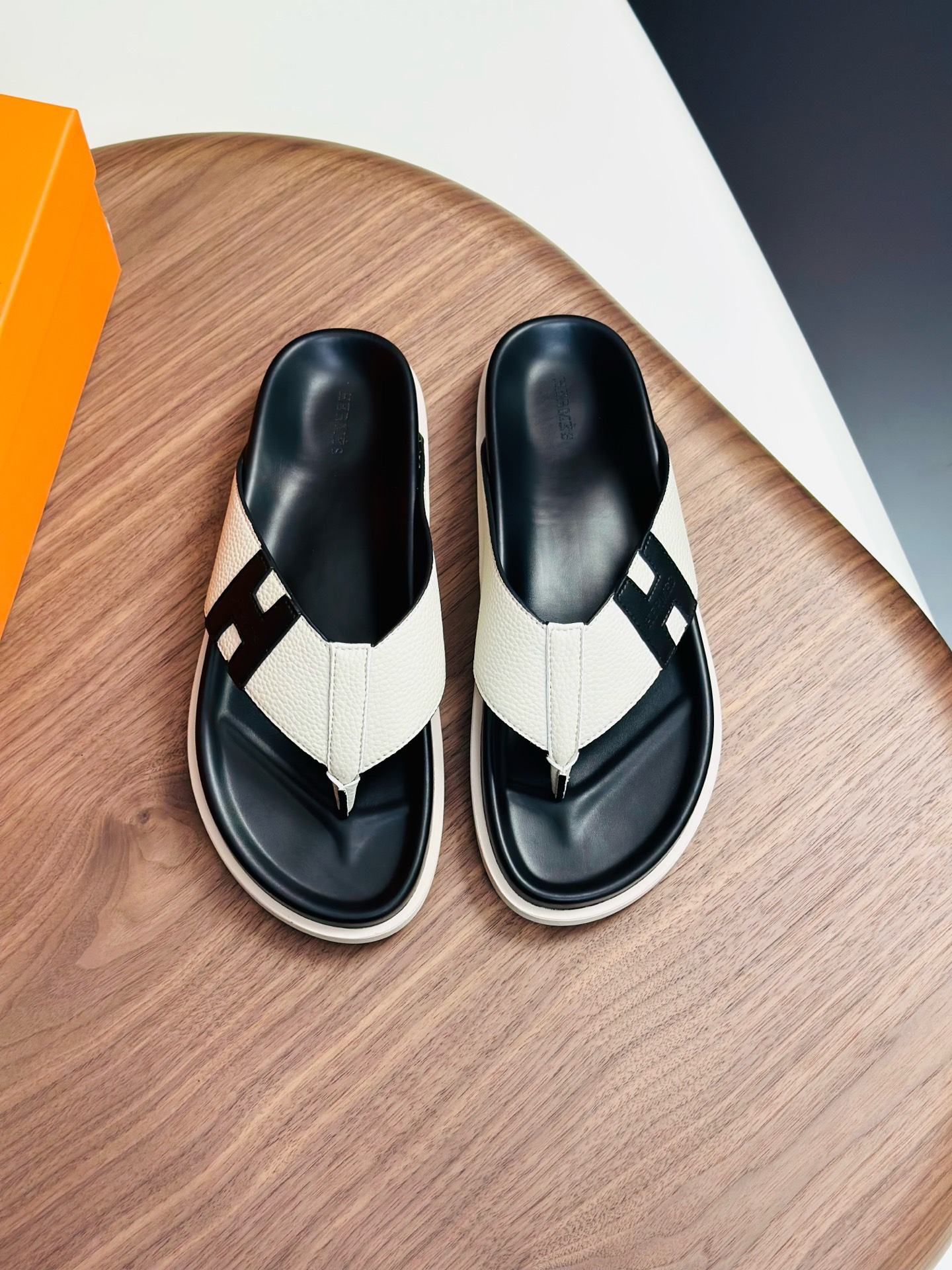Precio de fábrica:120HERMES punto a largo plazo nuevas zapatillas Hermes, cuero de vaca de tela, res