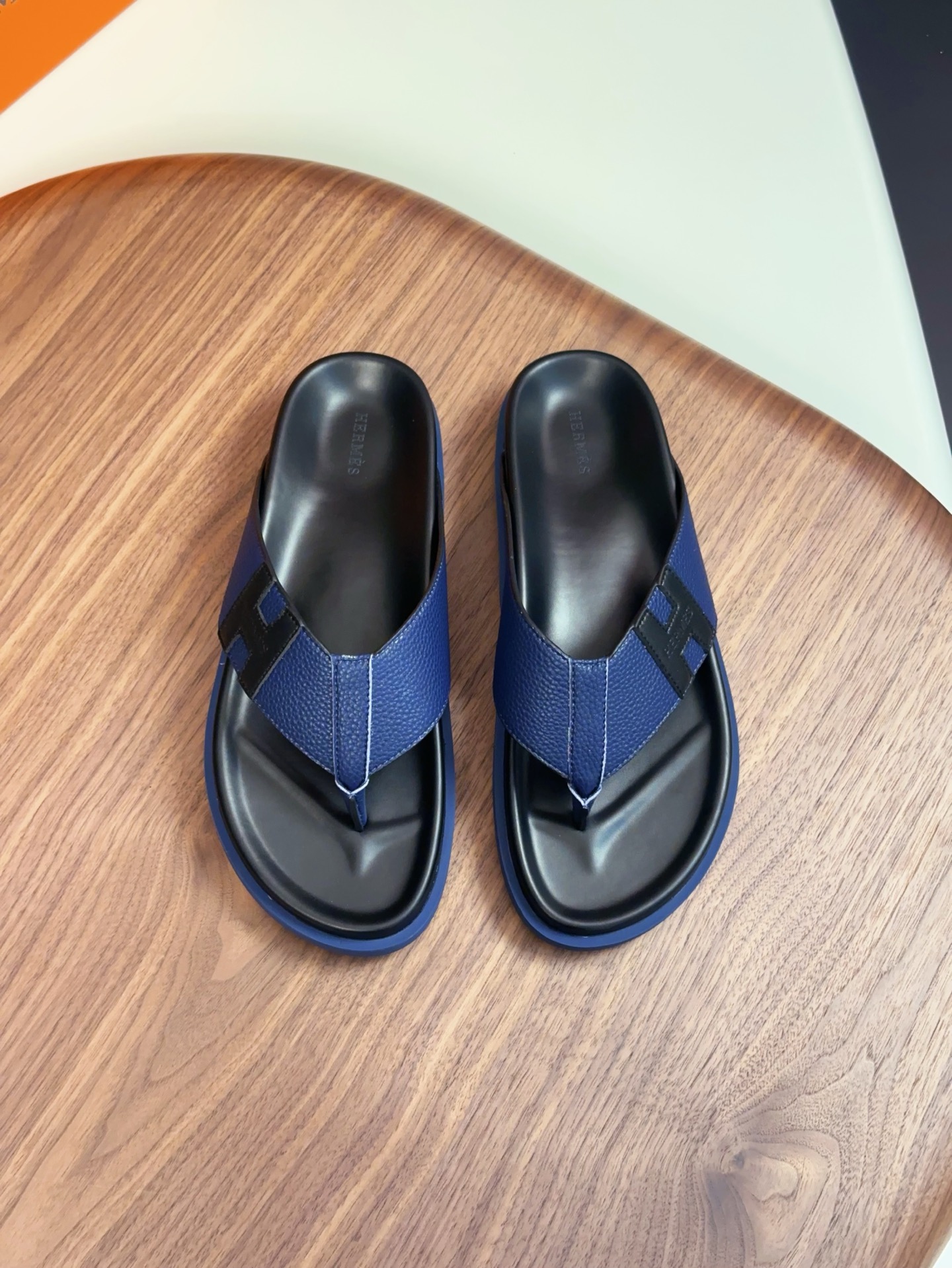 Precio de fábrica:120HERMES punto a largo plazo nuevas zapatillas Hermes, cuero de vaca de tela, res
