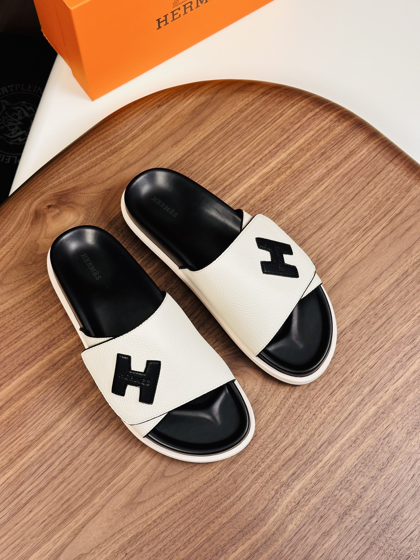 Precio de fábrica:120HERMES punto a largo plazo nuevas zapatillas Hermes, cuero de vaca de tela, res