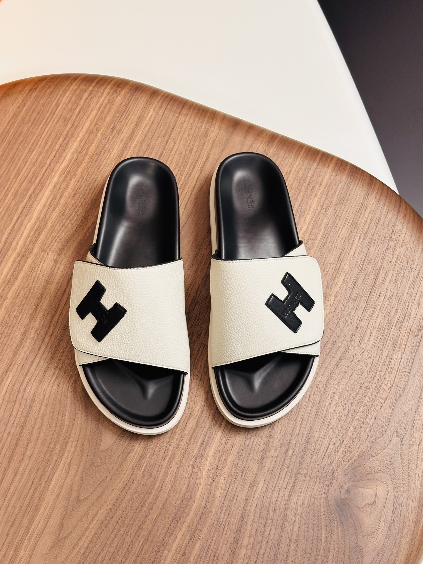 Precio de fábrica:120HERMES punto a largo plazo nuevas zapatillas Hermes, cuero de vaca de tela, res