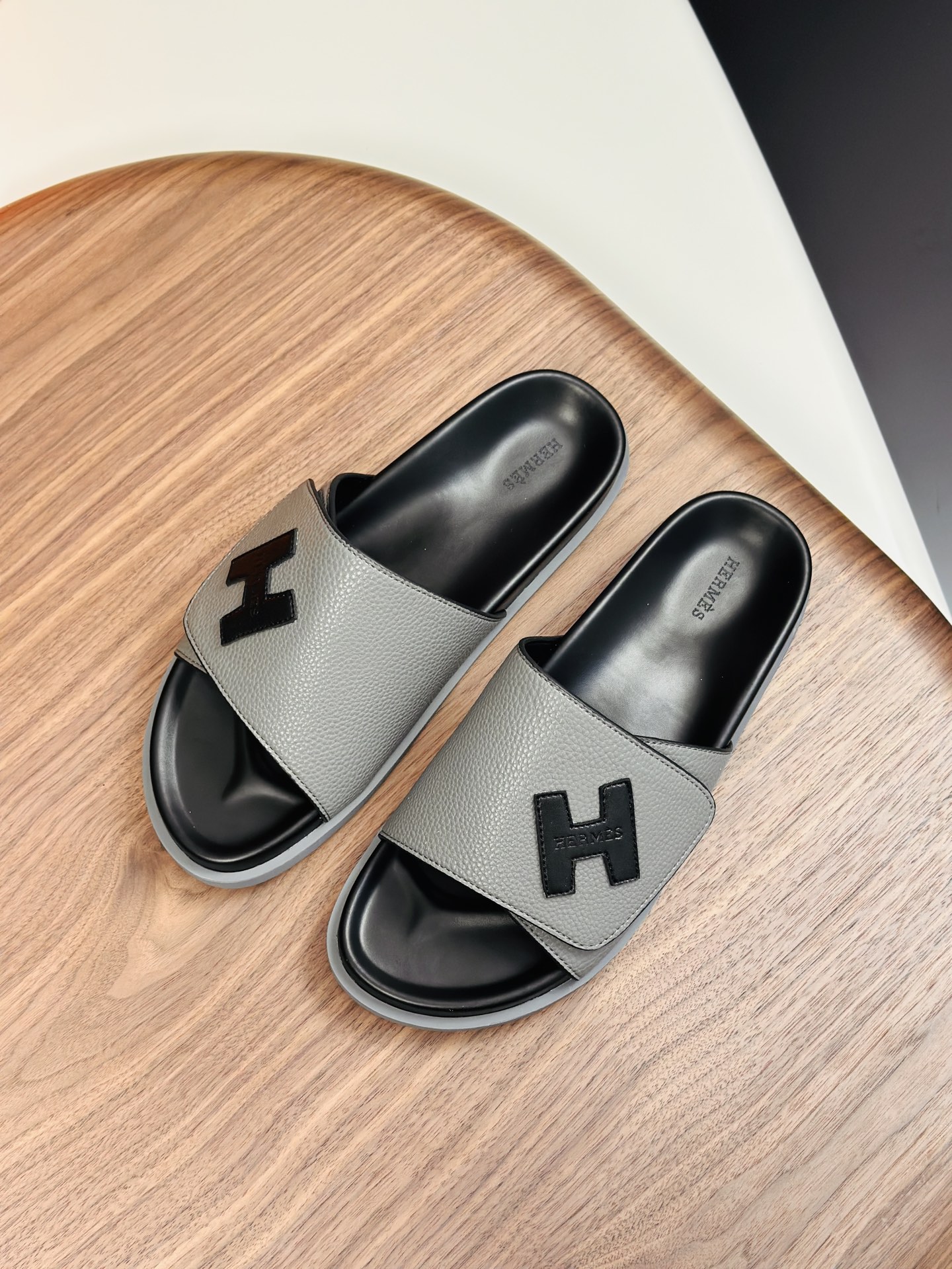 Precio de fábrica:120HERMES punto a largo plazo nuevas zapatillas Hermes, cuero de vaca de tela, res