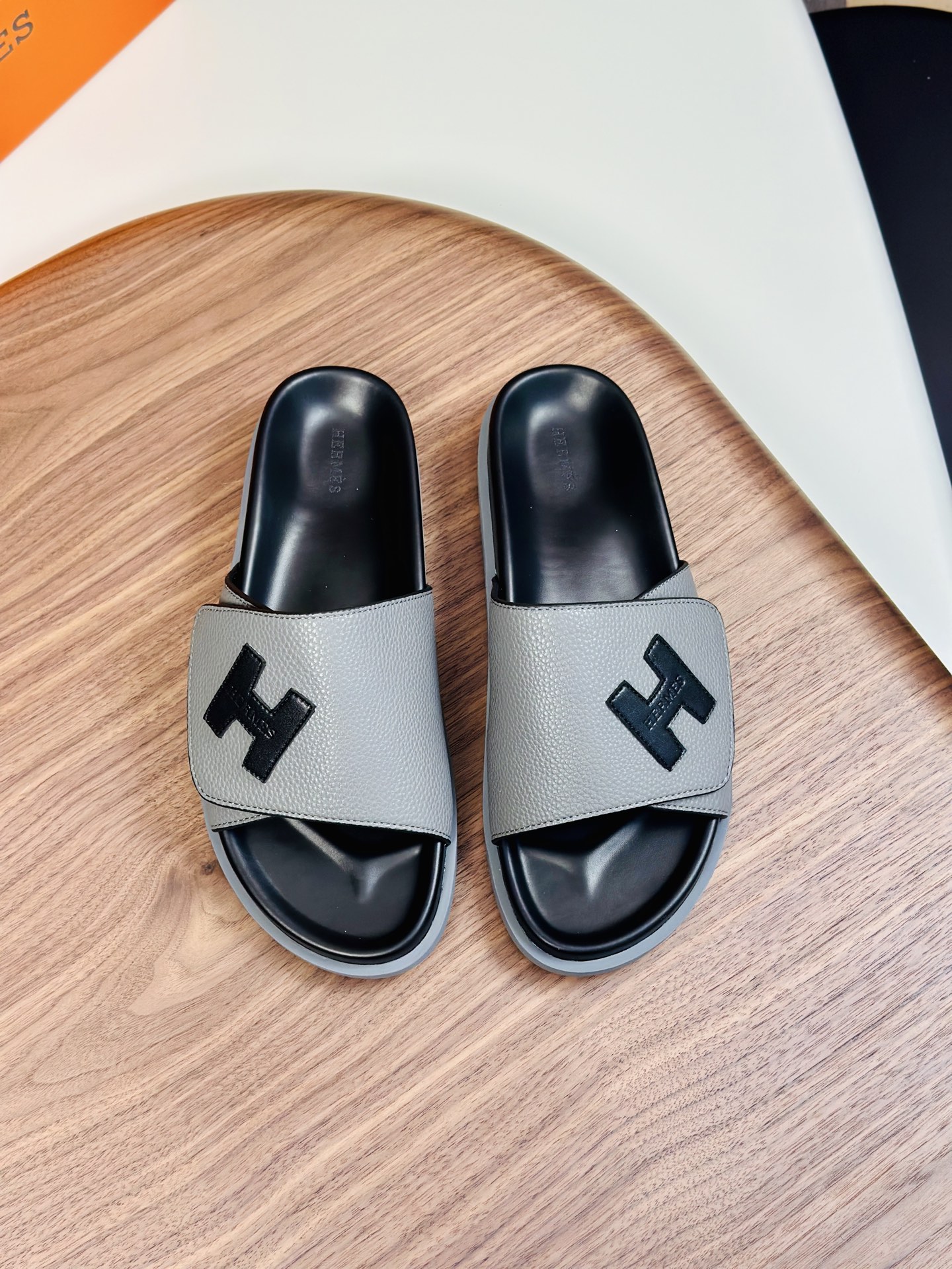 Precio de fábrica:120HERMES punto a largo plazo nuevas zapatillas Hermes, cuero de vaca de tela, res