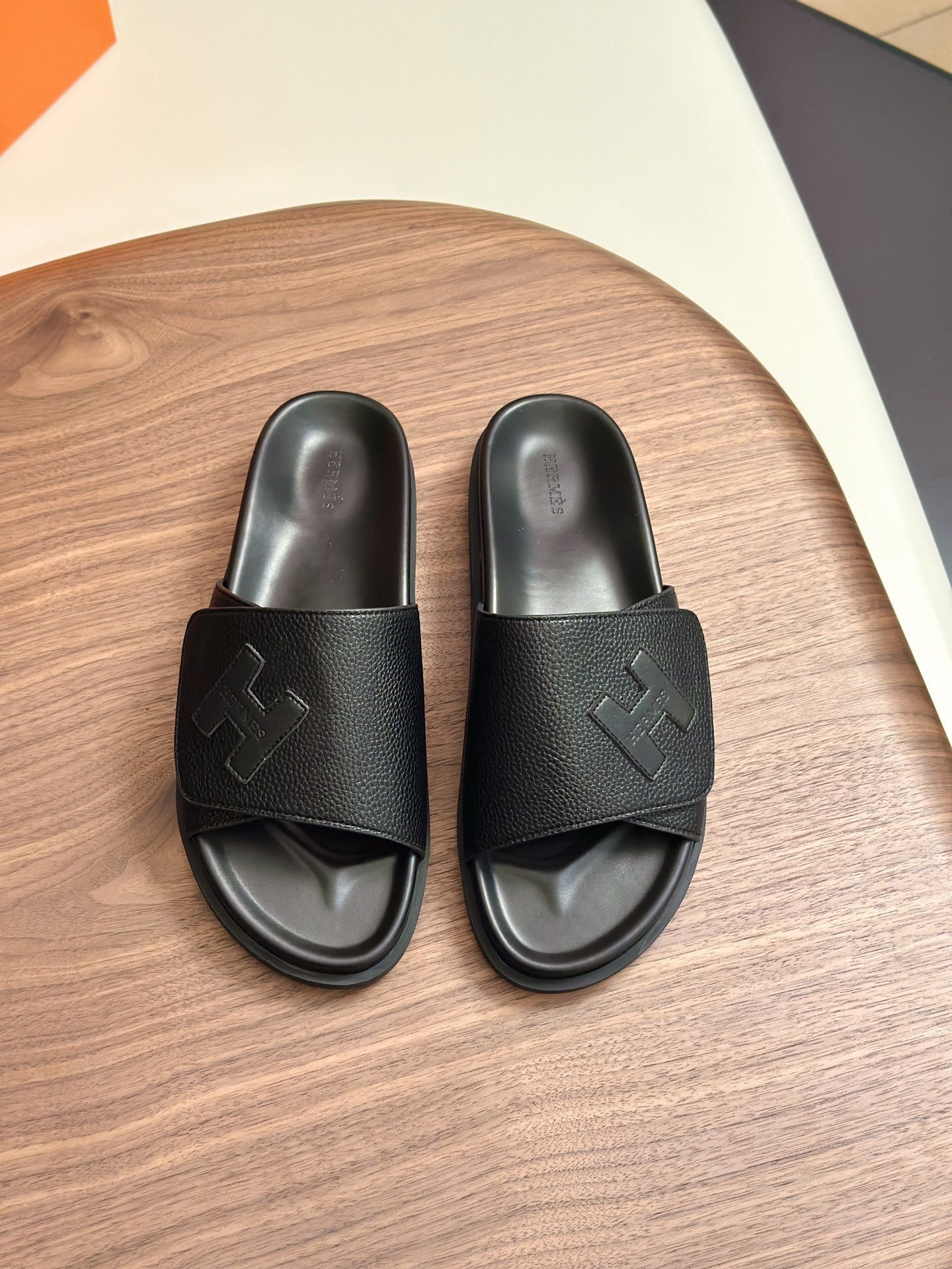 Precio de fábrica:120HERMES punto a largo plazo nuevas zapatillas Hermes, cuero de vaca de tela, res