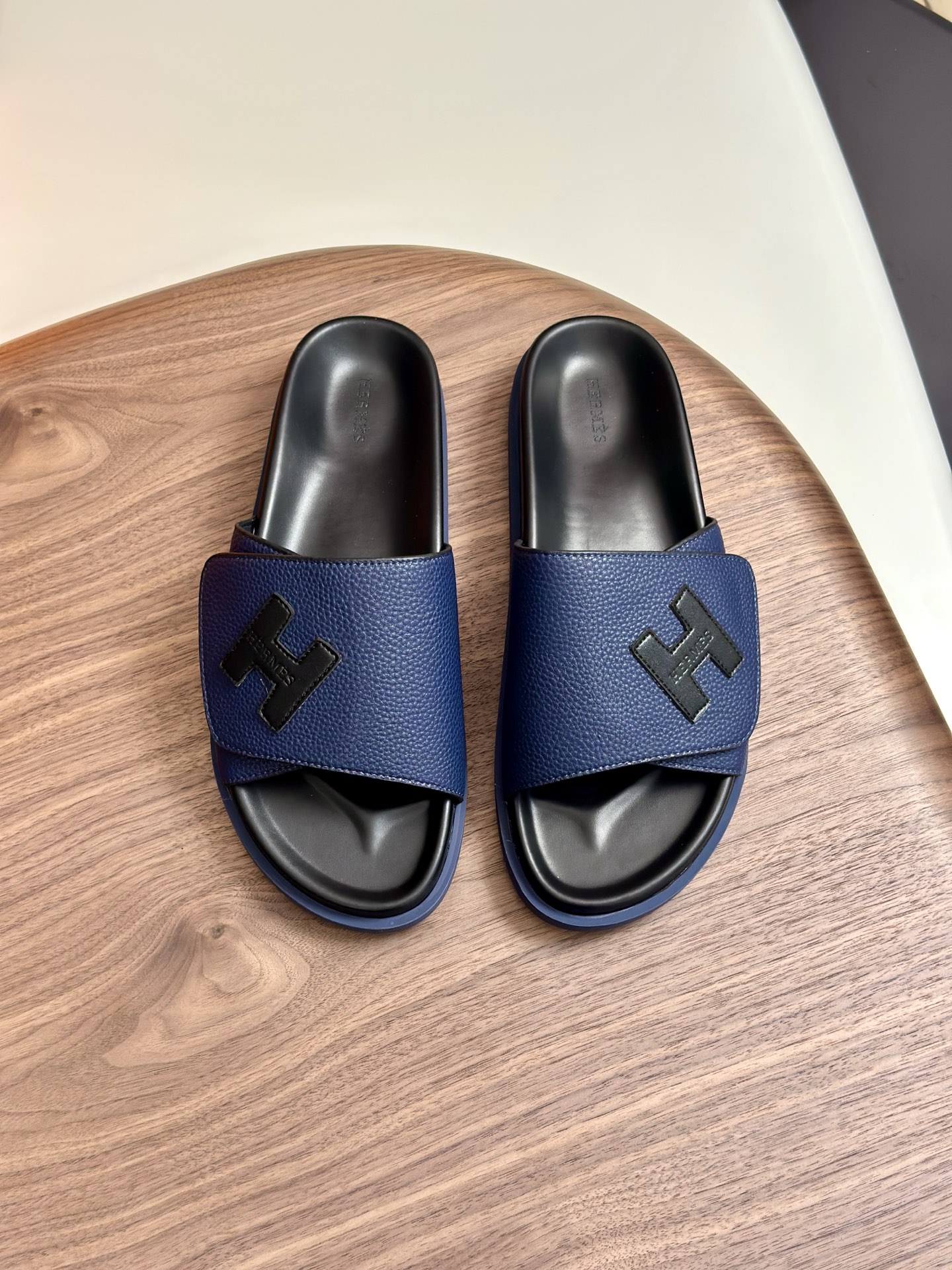Precio de fábrica:120HERMES punto a largo plazo nuevas zapatillas Hermes, cuero de vaca de tela, res