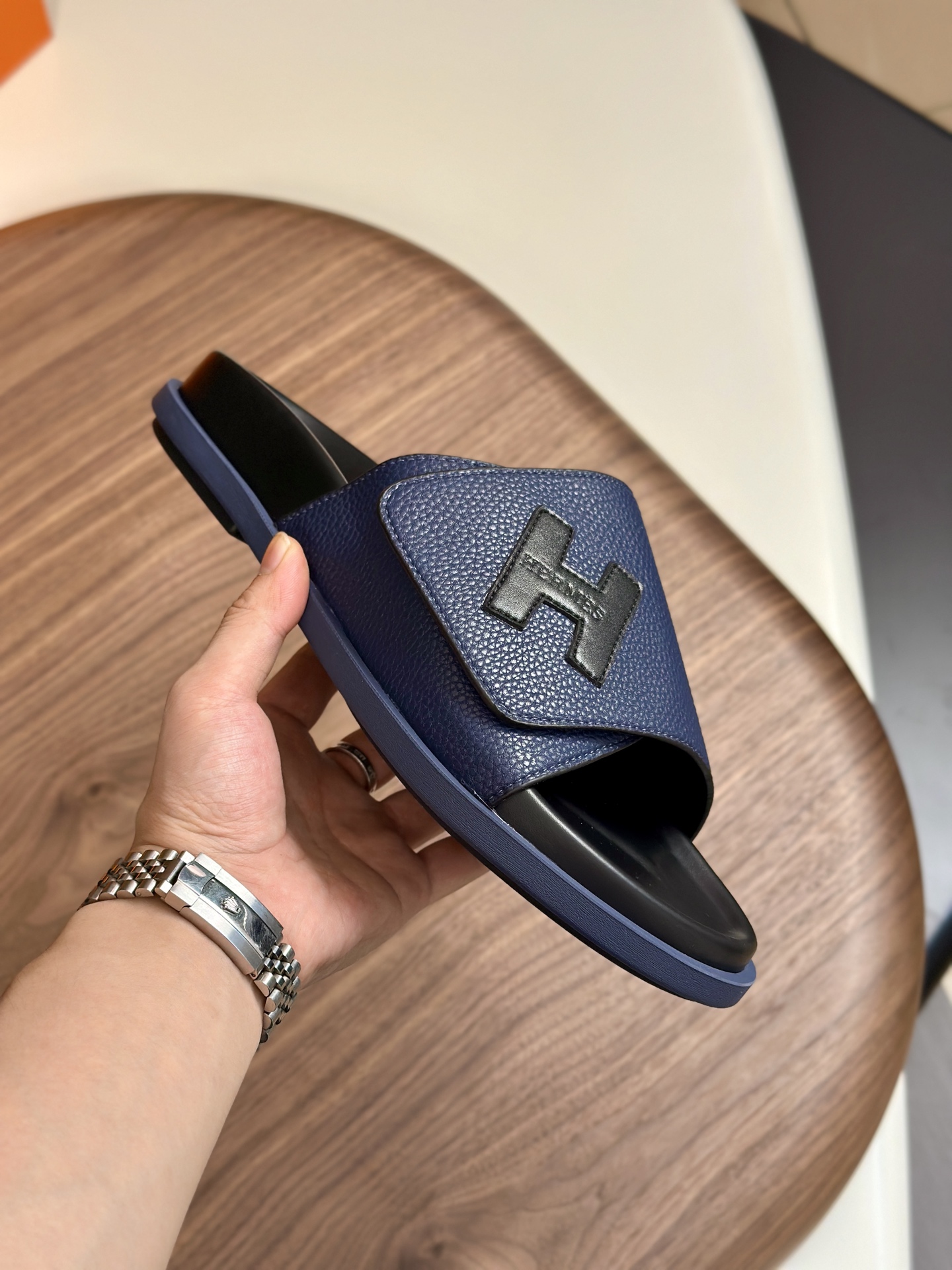 Precio de fábrica:120HERMES punto a largo plazo nuevas zapatillas Hermes, cuero de vaca de tela, res