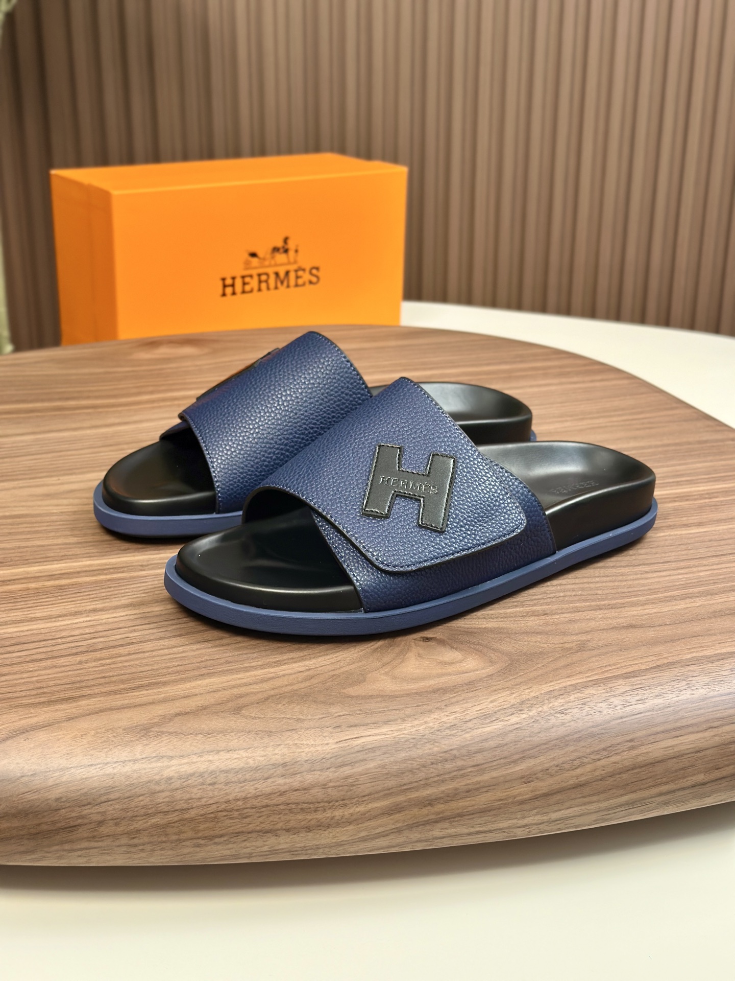 Precio de fábrica:120HERMES punto a largo plazo nuevas zapatillas Hermes, cuero de vaca de tela, res