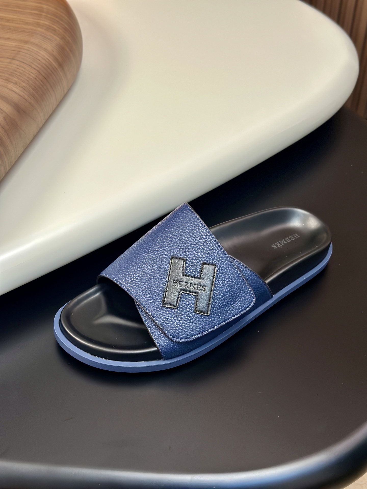 Precio de fábrica:120HERMES punto a largo plazo nuevas zapatillas Hermes, cuero de vaca de tela, res