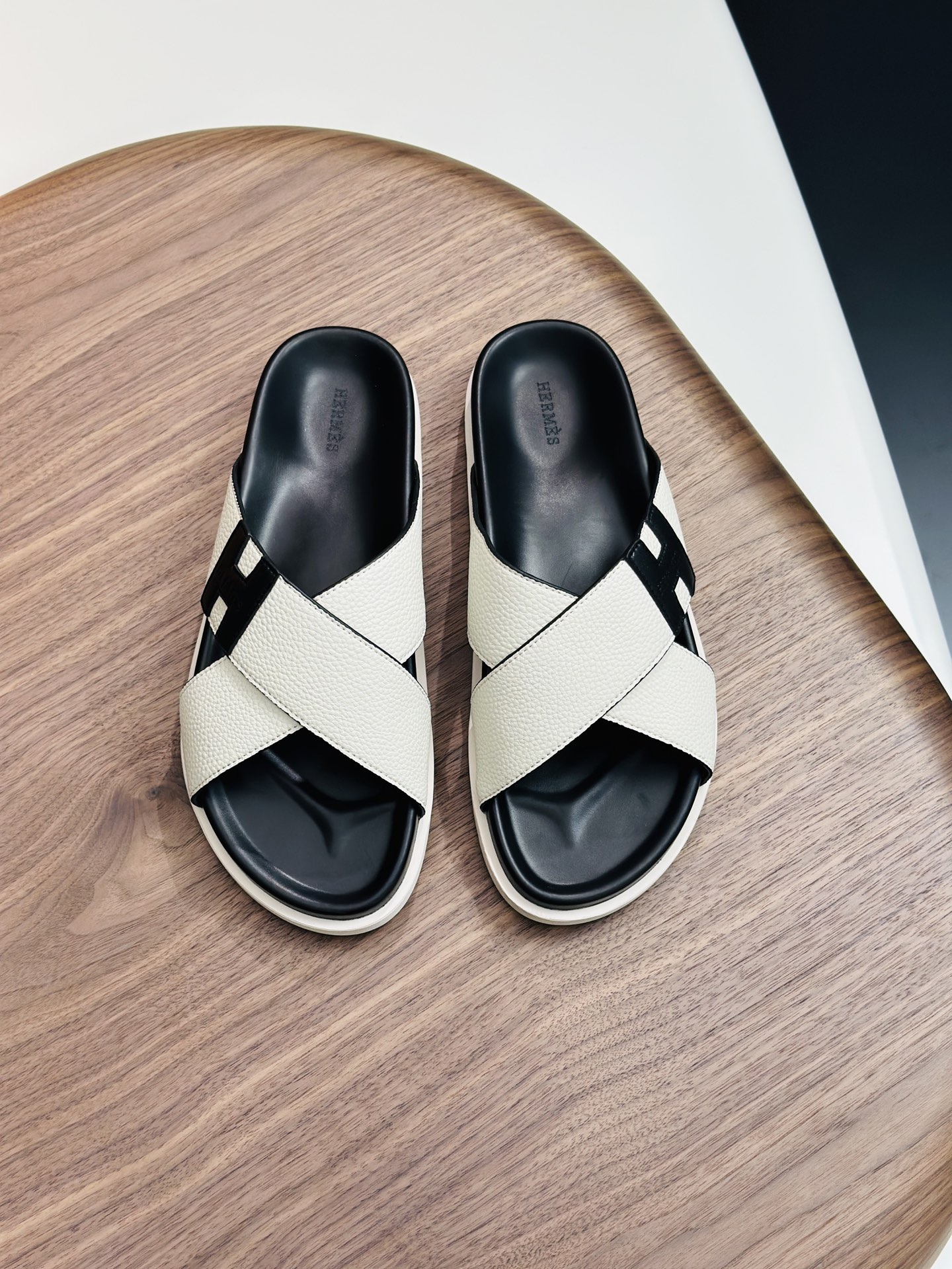 Precio de fábrica:120HERMES punto a largo plazo nuevas zapatillas Hermes, cuero de vaca de tela, res