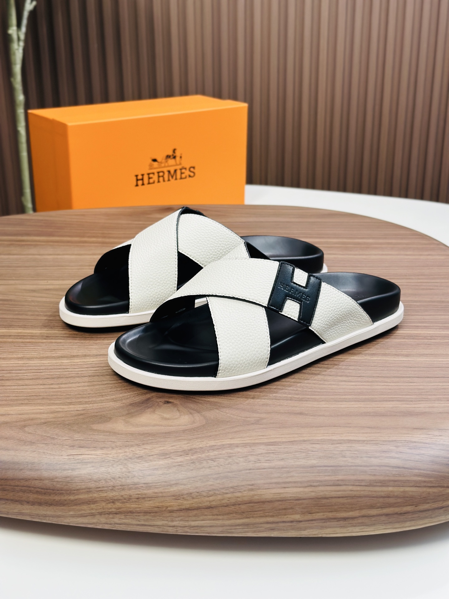 Precio de fábrica:120HERMES punto a largo plazo nuevas zapatillas Hermes, cuero de vaca de tela, res