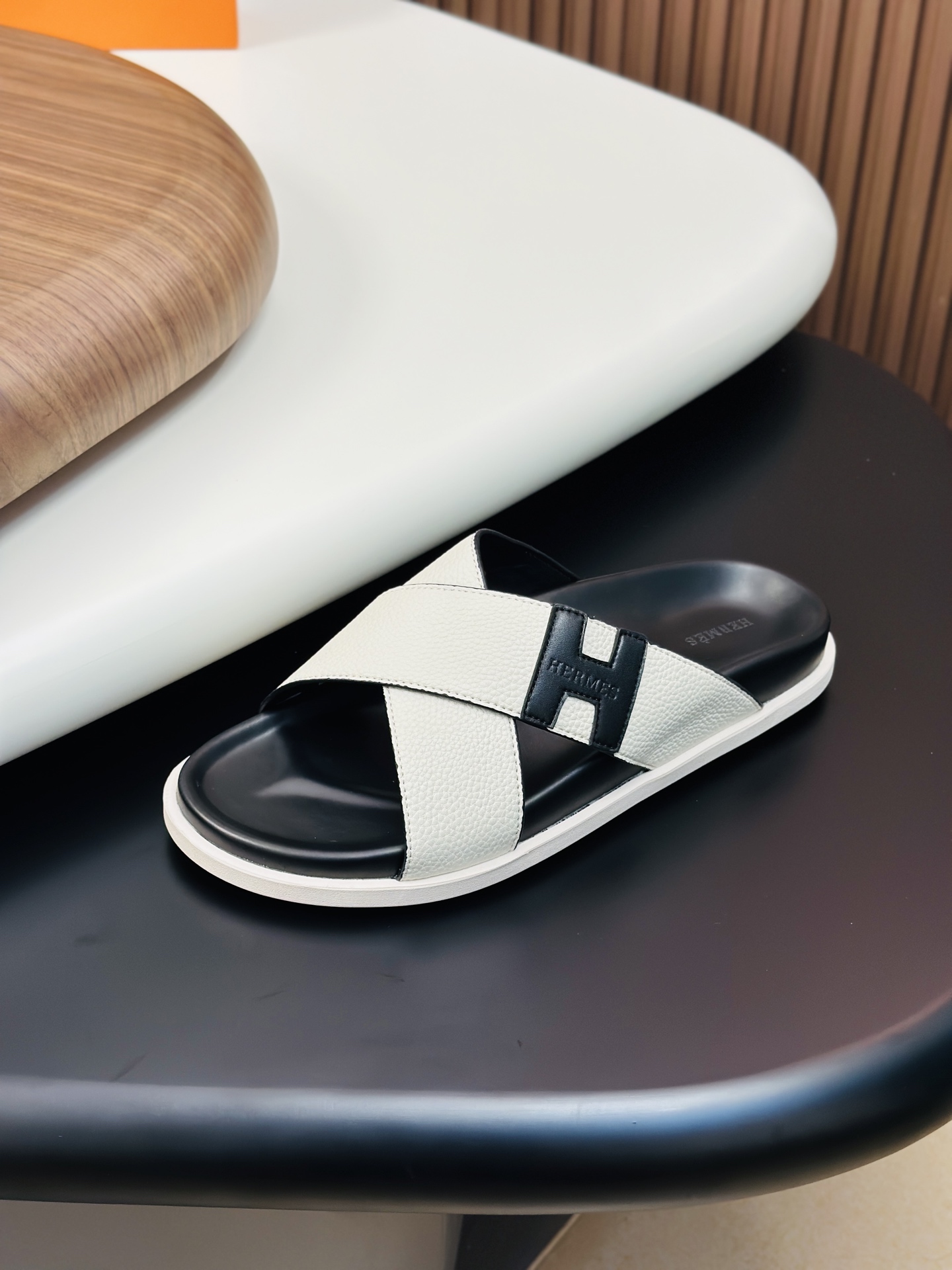 Precio de fábrica:120HERMES punto a largo plazo nuevas zapatillas Hermes, cuero de vaca de tela, res