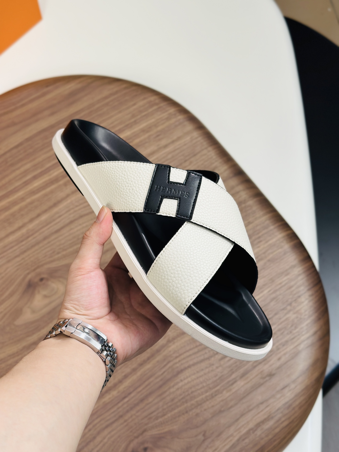 Precio de fábrica:120HERMES punto a largo plazo nuevas zapatillas Hermes, cuero de vaca de tela, res