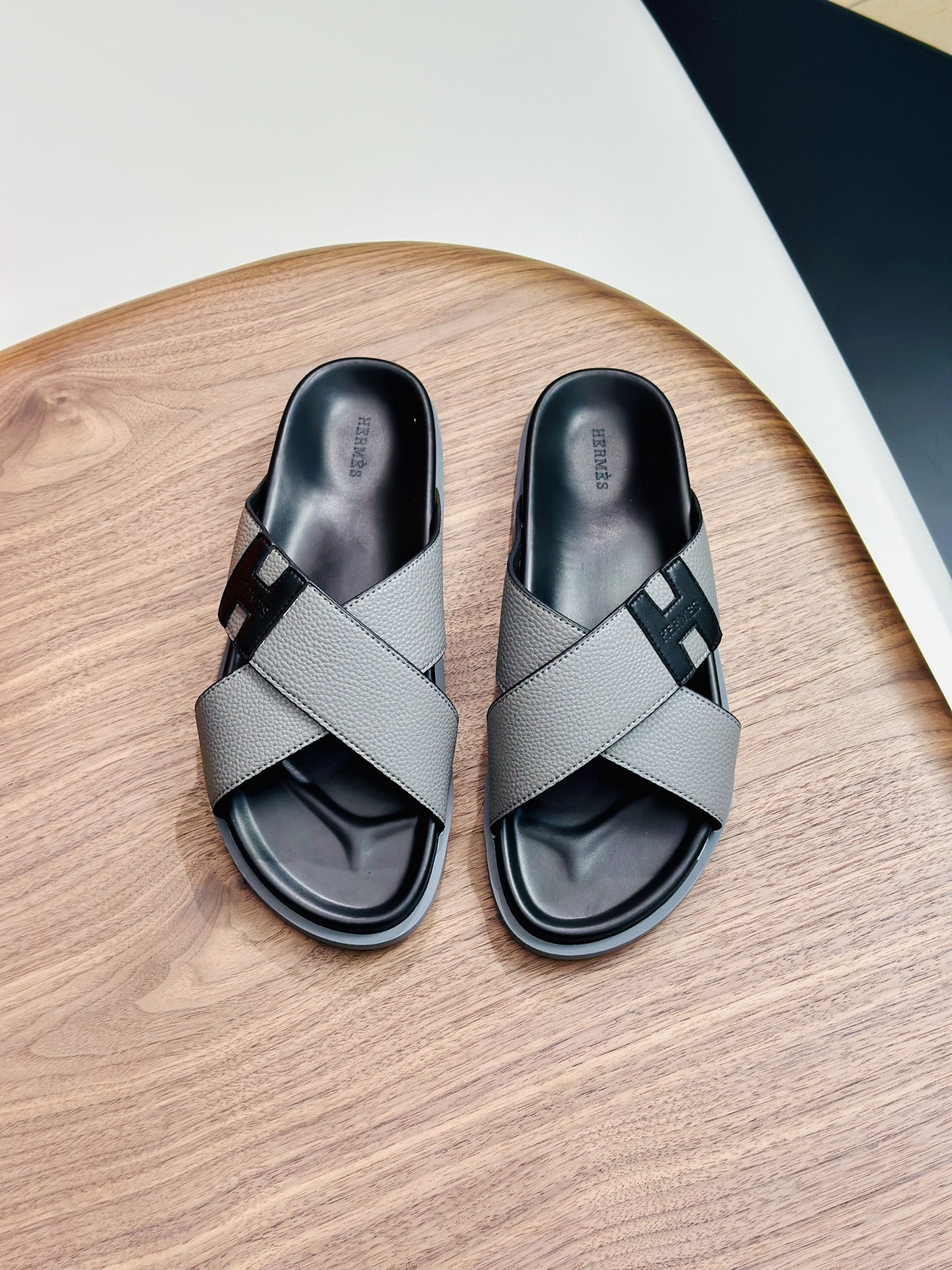Precio de fábrica:120HERMES punto a largo plazo nuevas zapatillas Hermes, cuero de vaca de tela, res