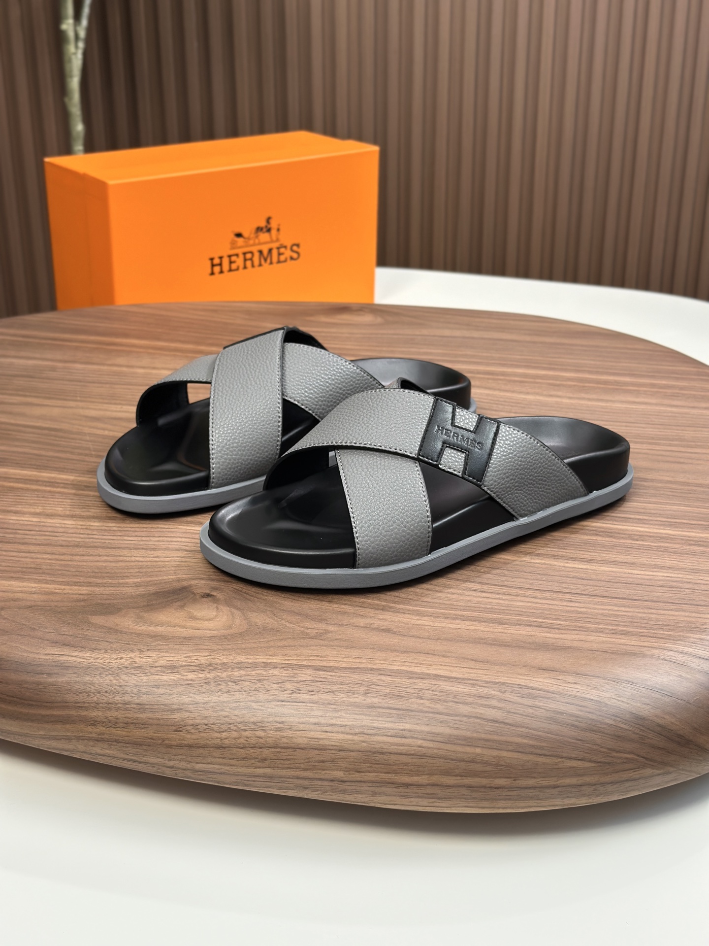 Precio de fábrica:120HERMES punto a largo plazo nuevas zapatillas Hermes, cuero de vaca de tela, res