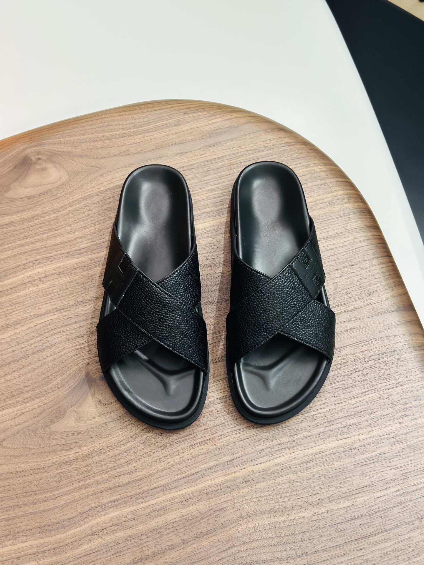 Precio de fábrica:120HERMES punto a largo plazo nuevas zapatillas Hermes, cuero de vaca de tela, res