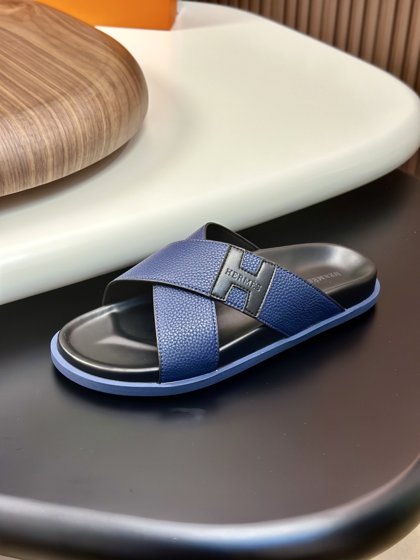 Precio de fábrica:120HERMES punto a largo plazo nuevas zapatillas Hermes, cuero de vaca de tela, res
