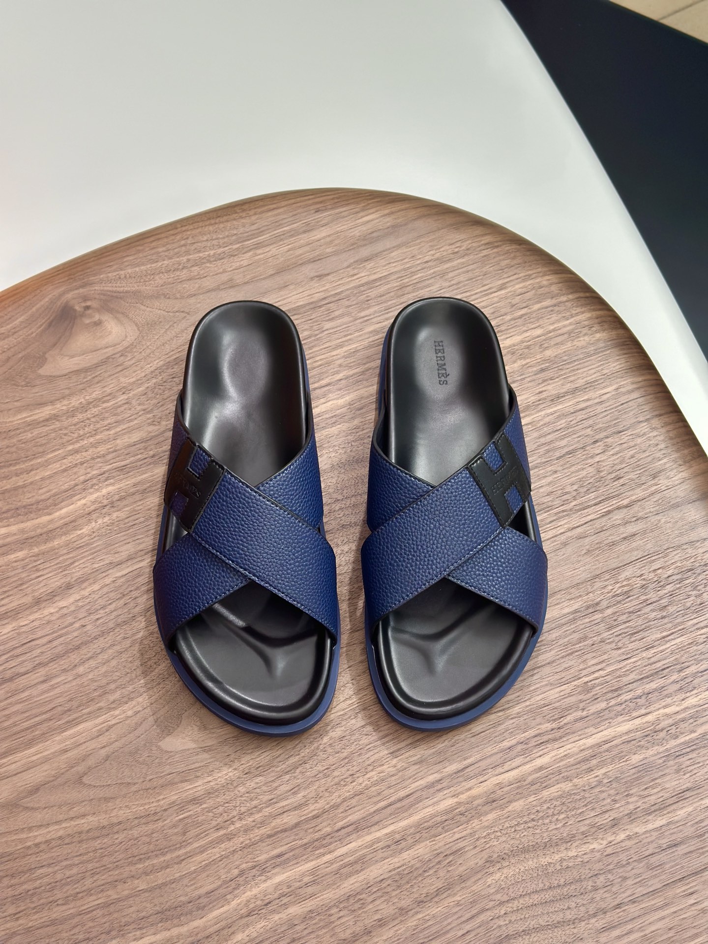 Precio de fábrica:120HERMES punto a largo plazo nuevas zapatillas Hermes, cuero de vaca de tela, res