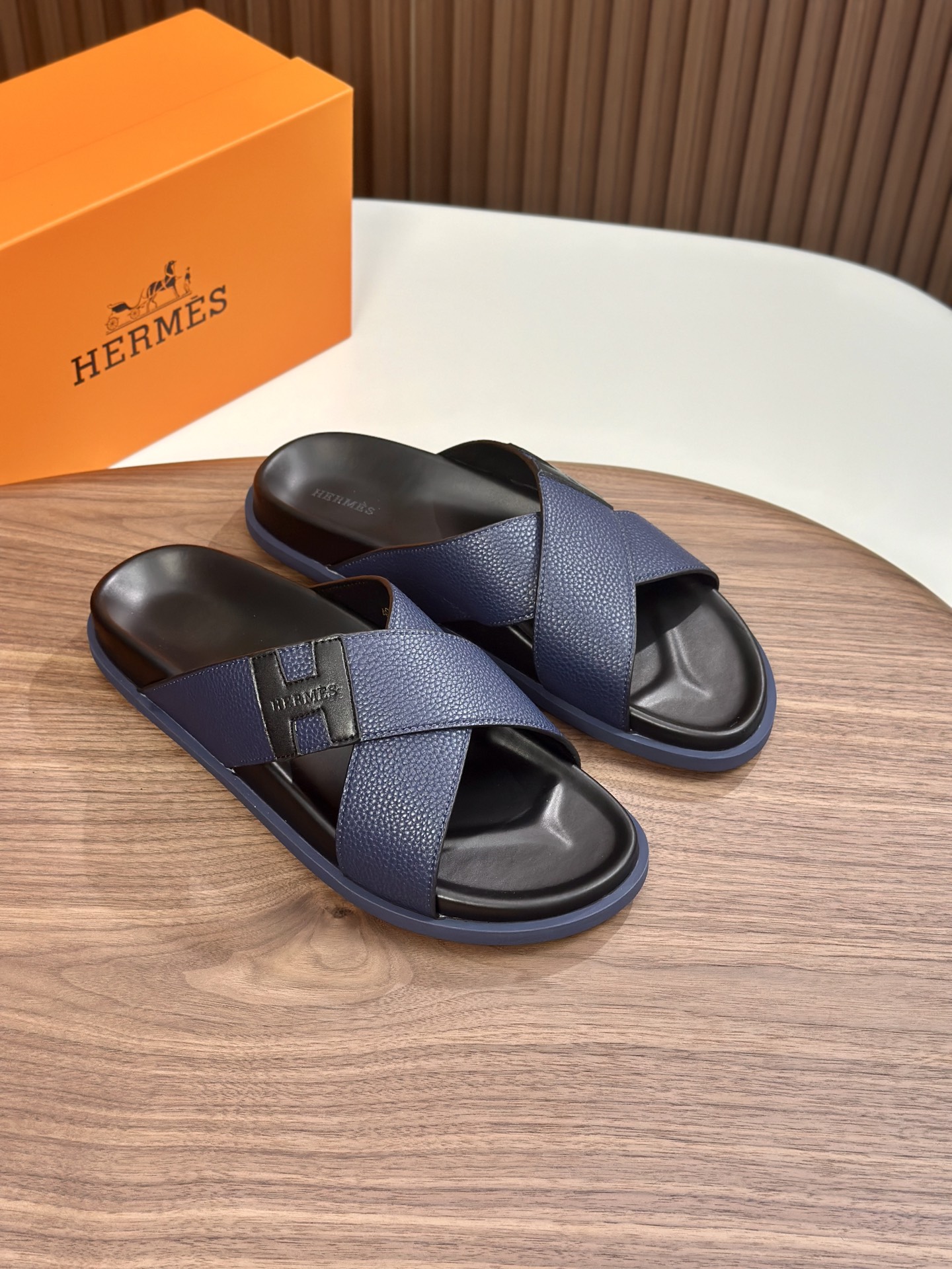 Precio de fábrica:120HERMES punto a largo plazo nuevas zapatillas Hermes, cuero de vaca de tela, res