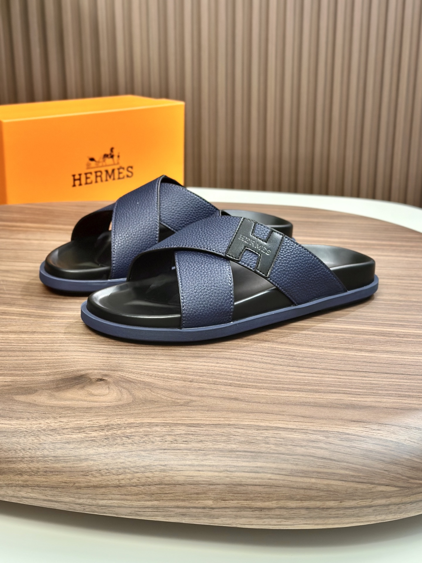Precio de fábrica:120HERMES punto a largo plazo nuevas zapatillas Hermes, cuero de vaca de tela, res
