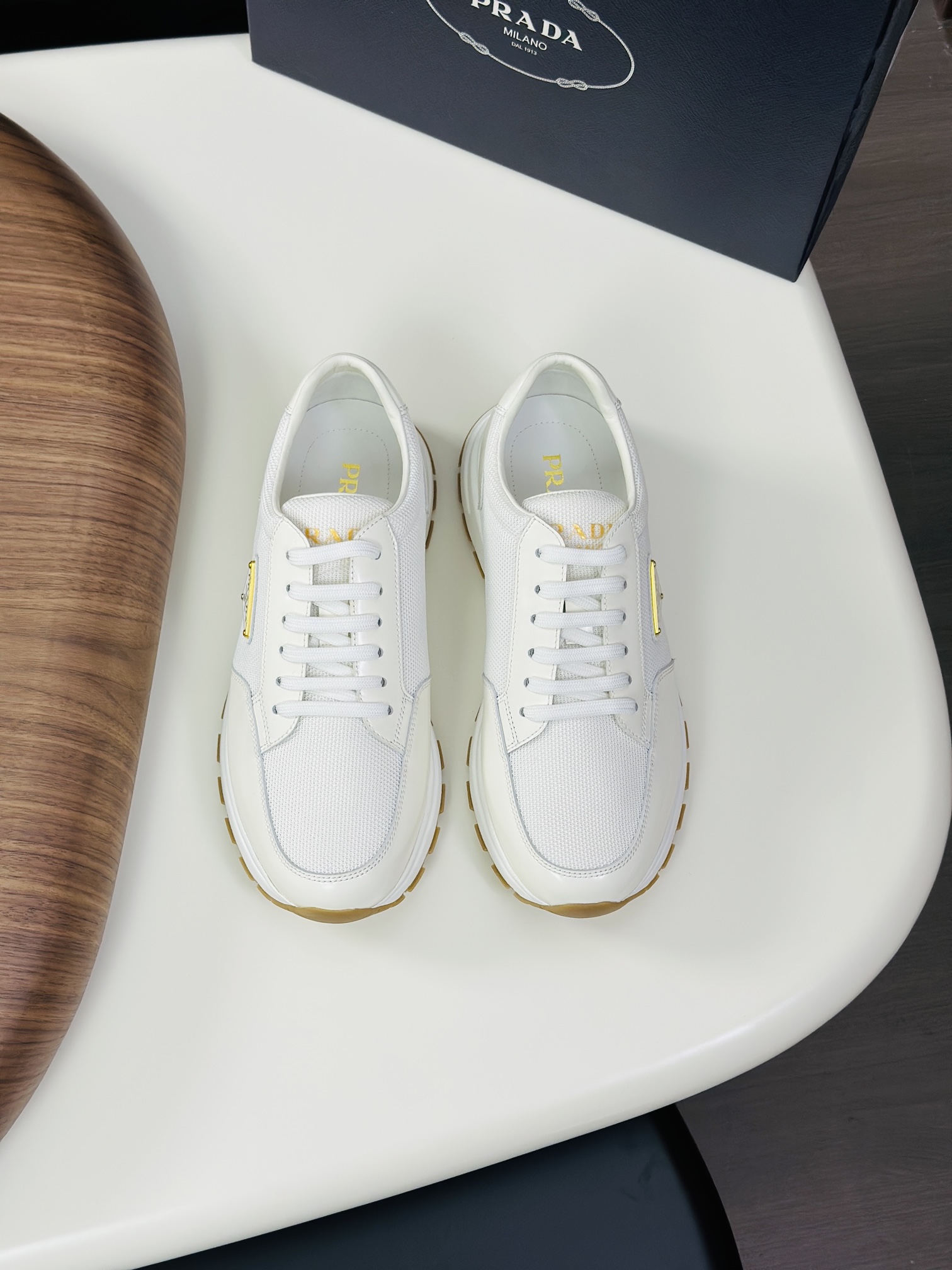 NO:349939,Prad* Lada 2025 new men's fashion sneakers, imported calfskin spliced ​​mesh material, inner layer of calfskin with calf insole, classic logo decoration on the side of the shoe, original rubber outsole, anti-slip and wear-resistant, classic style with extremely high comfort!  ,Size39-44 (38.45 customization),,prada,sneakers,cowhide19860909Prad*拉达2025新品男士时尚运动鞋,进口小牛皮拼接网面材料,内里头层小牛皮搭配小牛鞋垫,鞋身侧经典logo装饰,原版橡胶大底,防滑耐磨,舒适度极高的经典款！ ,Size39-44（38.45定制）,,prada,sneakers,cowhide,Men's shoes