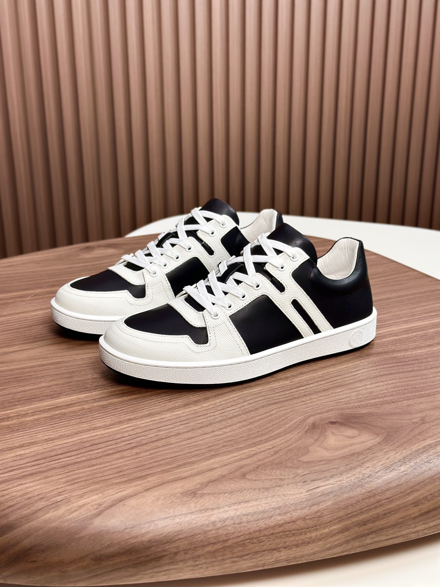 Hermes Men's Italian Leather Sneakers, Comfortable & Stylish, Sizes 39-44 3 i1749967617563 2017 0 1