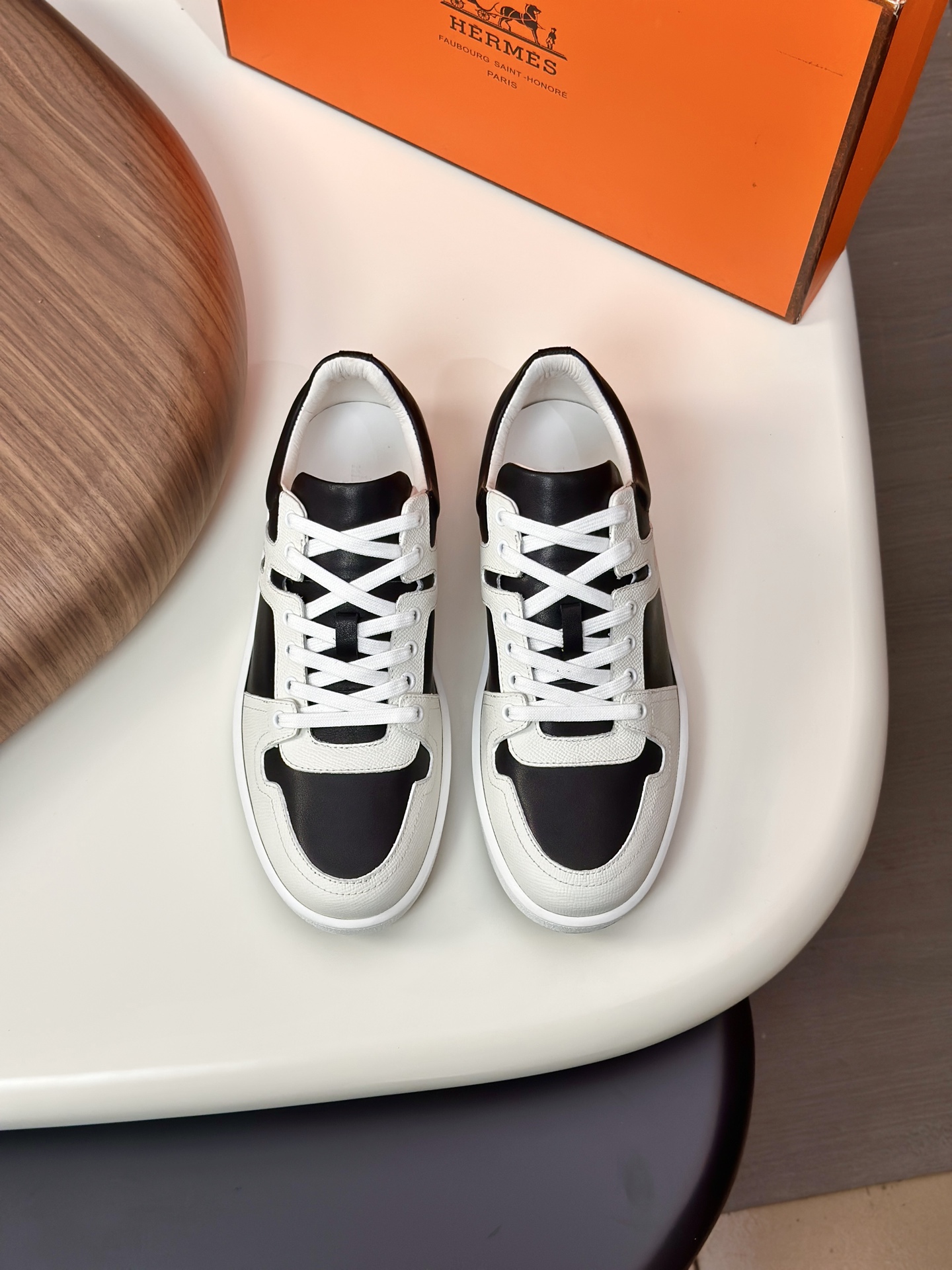 Hermes Men's Italian Leather Sneakers, Comfortable & Stylish, Sizes 39-44 2 i1749967620614 5651 0 0