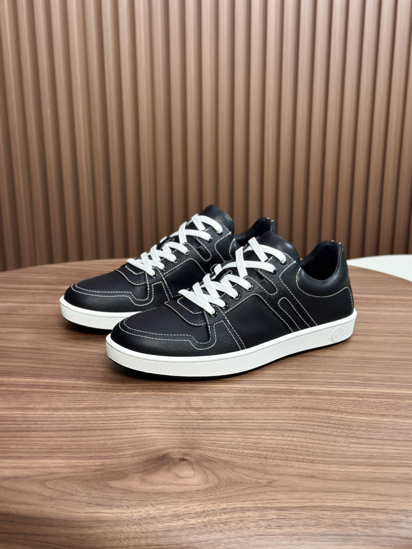 Hermès Men's Black Leather Sneakers, Stylish and Comfortable, Sizes 39-44 3 i1749967630807 2903 0 1