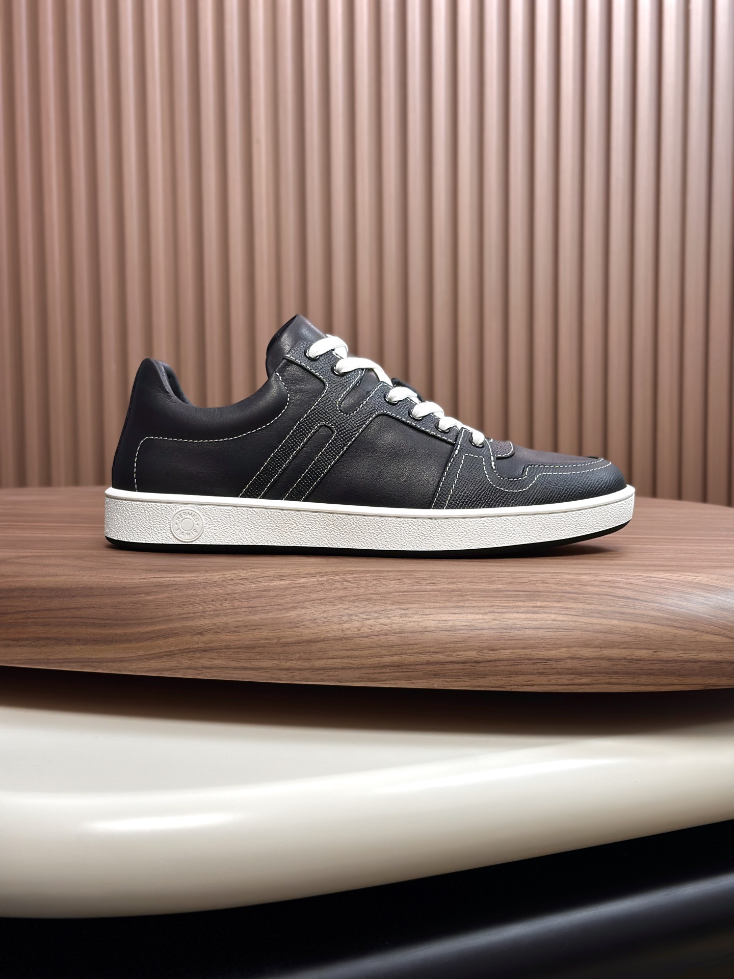 Hermès Men's Black Leather Sneakers, Stylish and Comfortable, Sizes 39-44 4 i1749967632332 5598 0 2