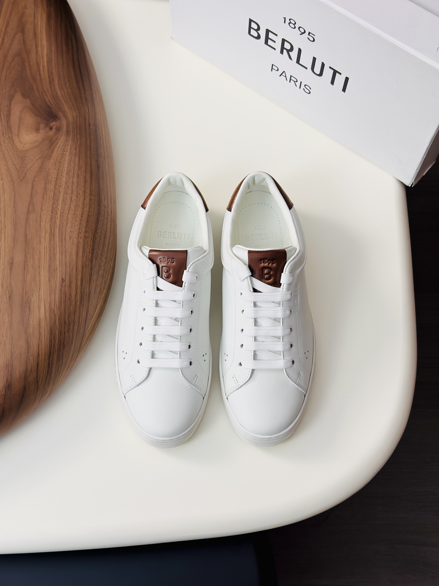 NO:354702,Berlut* men's high-end casual shoes, the latest official release of new catwalk style imported cowhide material, side pattern high-circular air compressor, imported calf leather, pure rubber light sole, light and comfortable. Berlut* badge and logo print capture visual highlights, three-dimensional relief Scritto pattern. High-circular air compressor badge pattern, showing extraordinary attitude!  Size39-45 (38.46 customized), cowhide19860909Berlut* 布鲁提 男士高端休闲鞋,官方最新发布走秀新款 进口牛皮材质 侧面图案高周波空压 内里进口小牛皮 纯橡胶轻底 轻便舒适 .Berlut* 徽章和logo印花俘获视觉亮点,立体感浮雕 Scritto 图纹.高周波空压徽章图纹,彰显不凡态度！ Size39-45（38.46定做）,,cowhide,Men's shoes