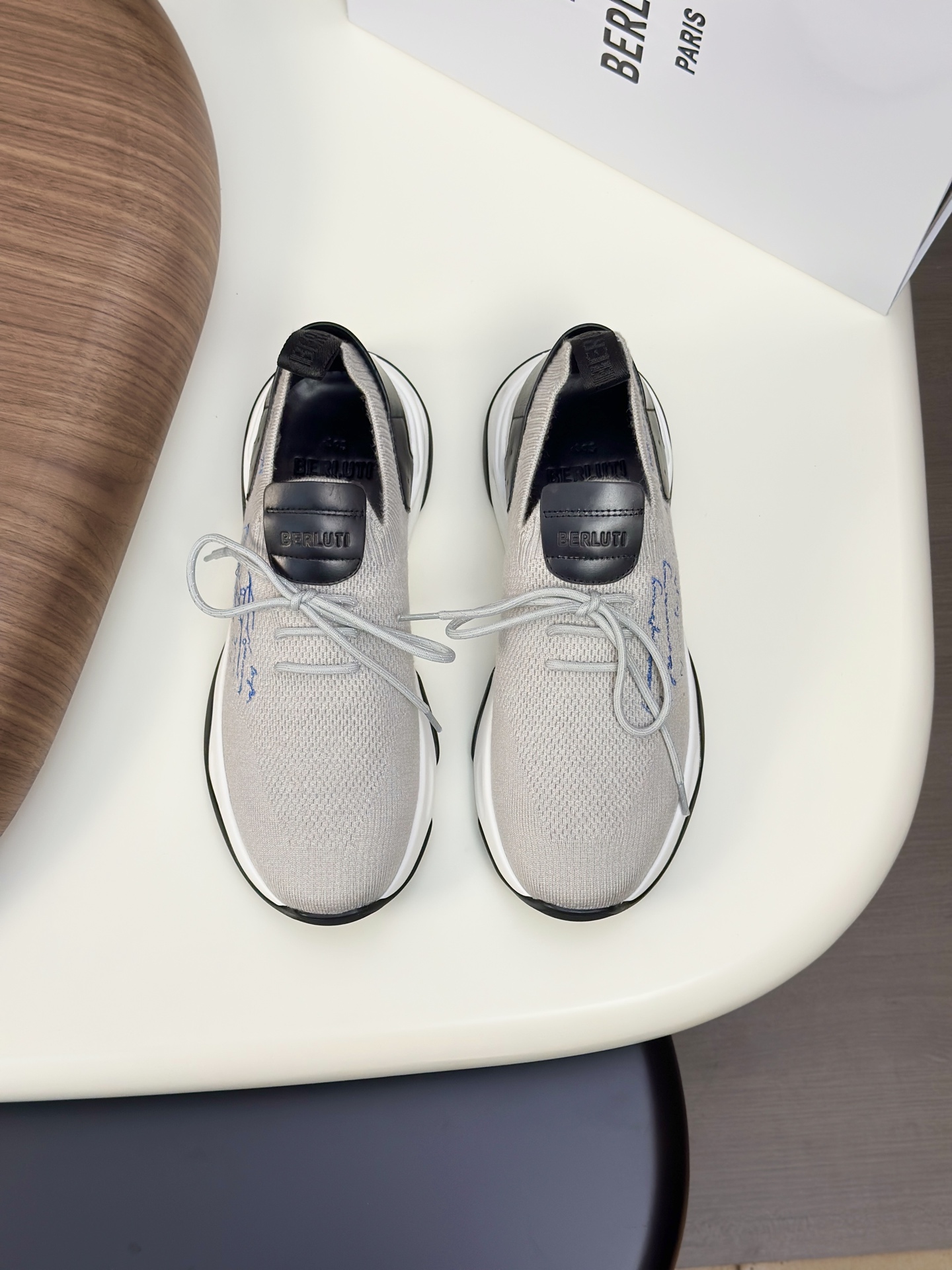 NO:680516,Berlut* Shadow men's sports shoes. This pair of socks is made of lightweight and extremely tough knitted fabric and high-density fly weaving. It is matched with the signature calfskin embryo hand-rubbed and color-changing process to restore the ZP double-layered brand logo on the feet. The interior is smooth and comfortable, with the original code!  Exclusive private model outsole. Size39-44 (38.45.46 can be customized),,sneakers,cowhide,socks19860909布鲁提 Berlut* Shadow男士运动鞋履 ,这双袜子鞋用轻盈且极富韧性的针织面料,高密度飞织制成,搭配招牌的小牛皮皮胚手工擦色改色工艺,还原ZP双层品牌logo垫脚 内里平整舒适 ,原版标码！独家私模大底. Size39-44（38.45.46可定做）,,sneakers,cowhide,socks,Men's shoes