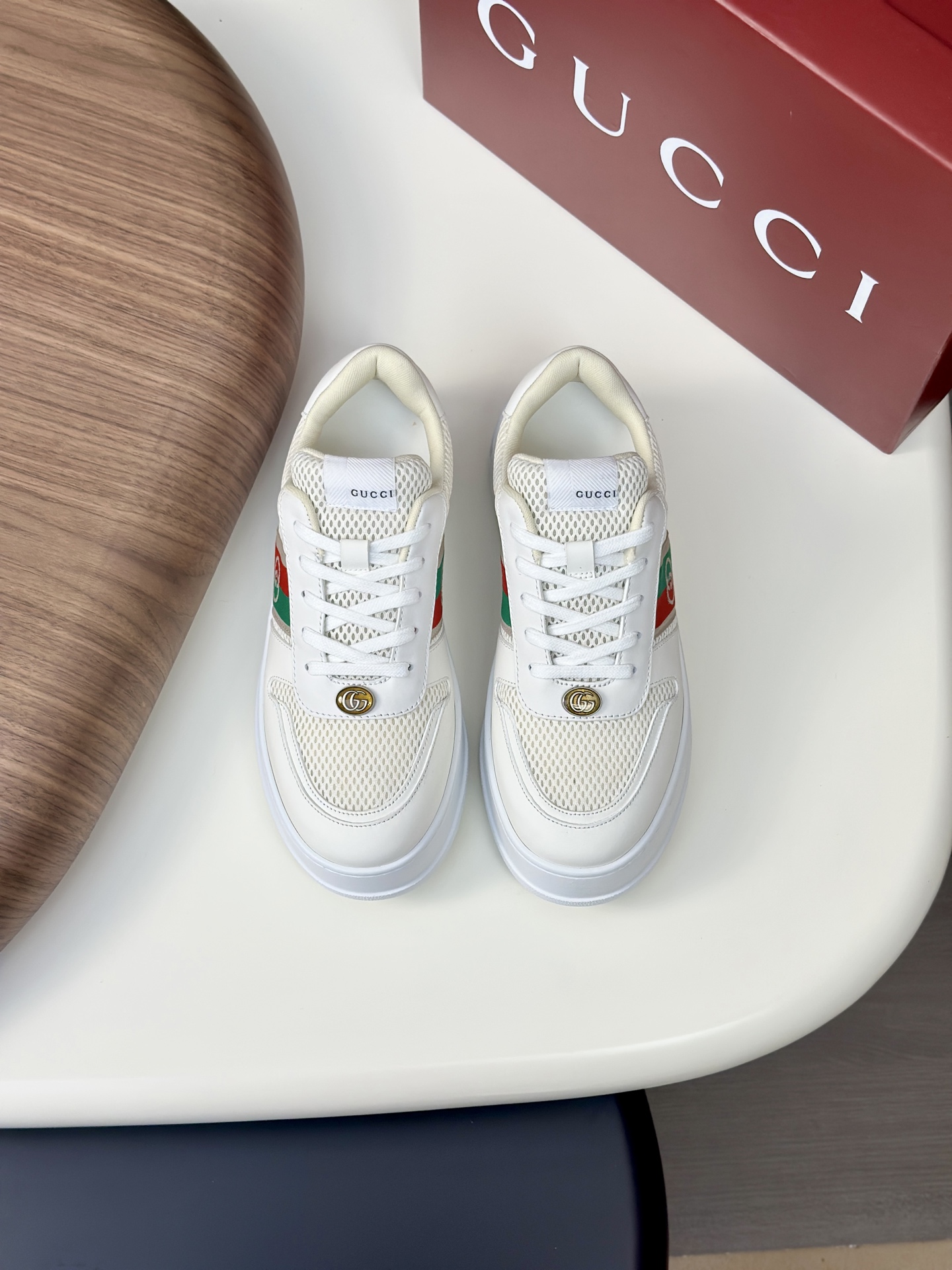 NO:349929,【Gucci】Gucci - High-end quality Original single - Upper Napa calfskin, lychee calfskin, computer embroidery brand totem - Inner water dyed cowhide - Outsole ultra-light TPU·rubber; Two-color molded sole - Ultra-high quality control·fine workmanship highlighted (high-end, noble, grade) -Size 38-44 (38 45 can be customized),,gucci,gucci,cowhide19860909【Gucci】古驰 -高端品质 原单 -鞋面纳帕小牛皮、荔纹小牛皮、电脑刺绣品牌图腾 -内里水染牛皮 -大底超轻TPU·橡胶；双色成型大底 -超高品控·做工精细凸显(高端·贵气·档次) -Size 38-44（38 45可订做),,gucci,gucci,cowhide,Men's shoes
