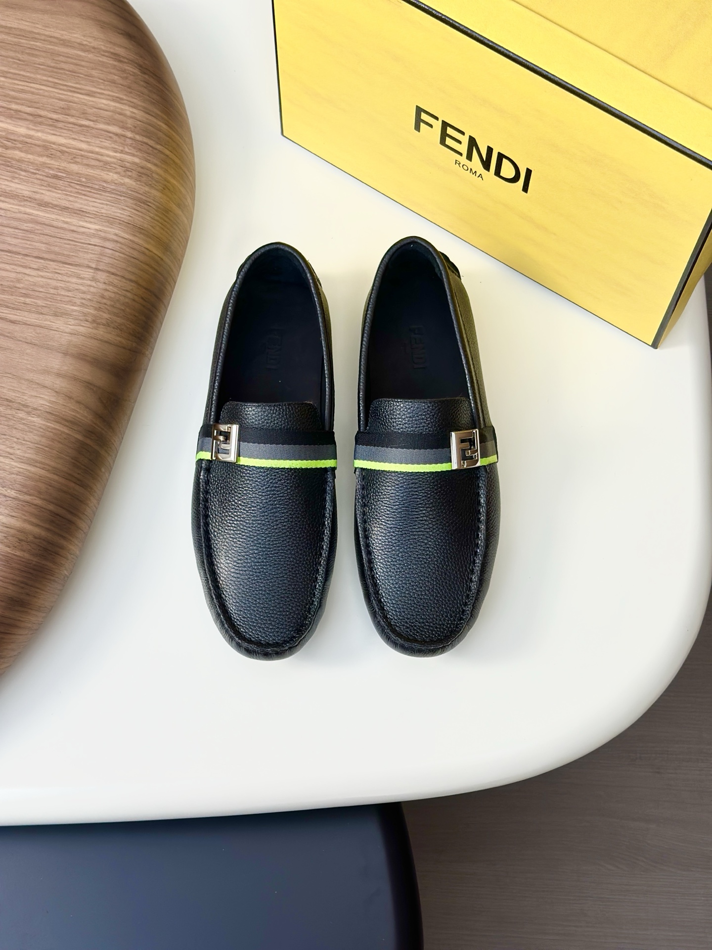 NO:349943,Hot new products in stock. High-quality home FENDL men's beanie shoes, high-quality, high-end driving shoes, full packaging!  Imported cowhide material. Imported high-quality water-dyeed cowhide inner wear-resistant sole. Features are high-end and comfortable. Pure handmade to create the perfect shoes that suit you. Size (39-44) can be customized for 38.45 standard sizes!  ,fendi,cowhide19860909爆款现货新品.高品质家FENDL男士豆豆鞋高品质,高端开车鞋,配全套包装！ 材质进口牛皮.进口优质水染牛皮内里耐磨大底 特点高档舒适 纯手工制作 打造最适合您的的完美鞋履 码数(39-44）可定做38.45标准码！,,fendi,cowhide,Men's shoes