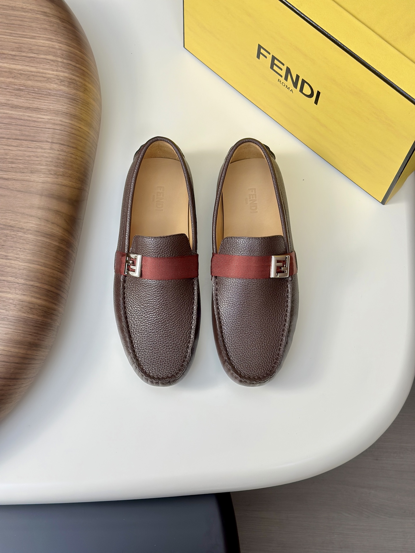 NO:349977,Hot new products in stock. High-quality home FENDL men's beanie shoes, high-quality, high-end driving shoes, full packaging!  Imported cowhide material. Imported high-quality water-dyeed cowhide inner wear-resistant sole. Features are high-end and comfortable. Pure handmade to create the perfect shoes that suit you. Size (39-44) can be customized for 38.45 standard sizes!  ,fendi,cowhide19860909爆款现货新品.高品质家FENDL男士豆豆鞋高品质,高端开车鞋,配全套包装！ 材质进口牛皮.进口优质水染牛皮内里耐磨大底 特点高档舒适 纯手工制作 打造最适合您的的完美鞋履 码数(39-44）可定做38.45标准码！,,fendi,cowhide,Men's shoes