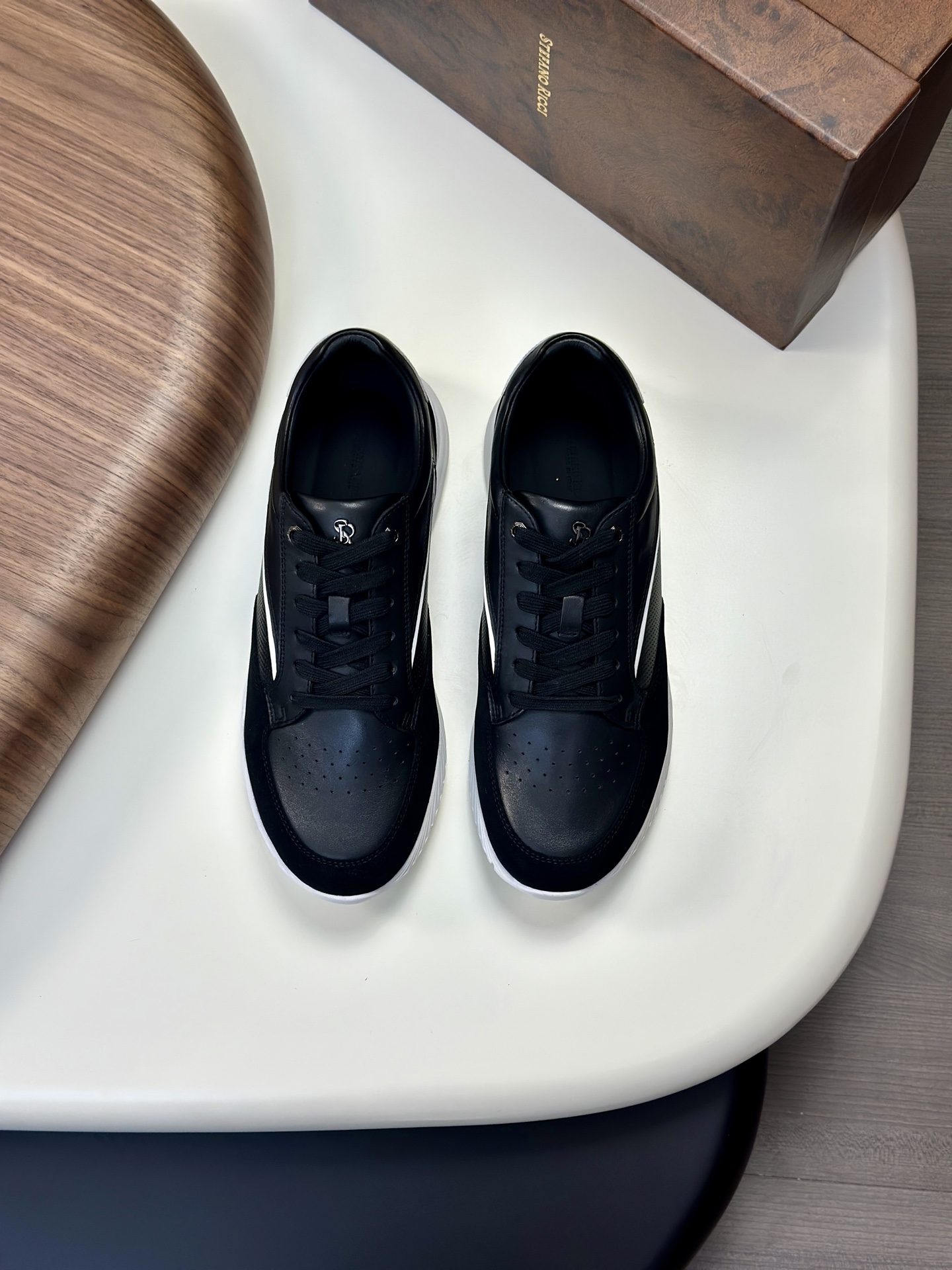 NO:354338,New style!  Original quality! Stefano Ricci / Stephen Law Nich Men's sneakers, imported original calfskin, the leather is soft and delicate, the workmanship is in place, the original sole is designed, and the comfort is excellent!  Size 39-44 (45 custom made), Sneakers, cowhide19860909新款！原版品质!Stefano Ricci / 史蒂芬劳.尼治男士运动鞋,采用进口原版小牛皮,皮质柔软细腻,做工细节到位,鞋底原版设计,舒适度极好！尺码39-44 码（45定做）,,sneakers,cowhide,Men's shoes