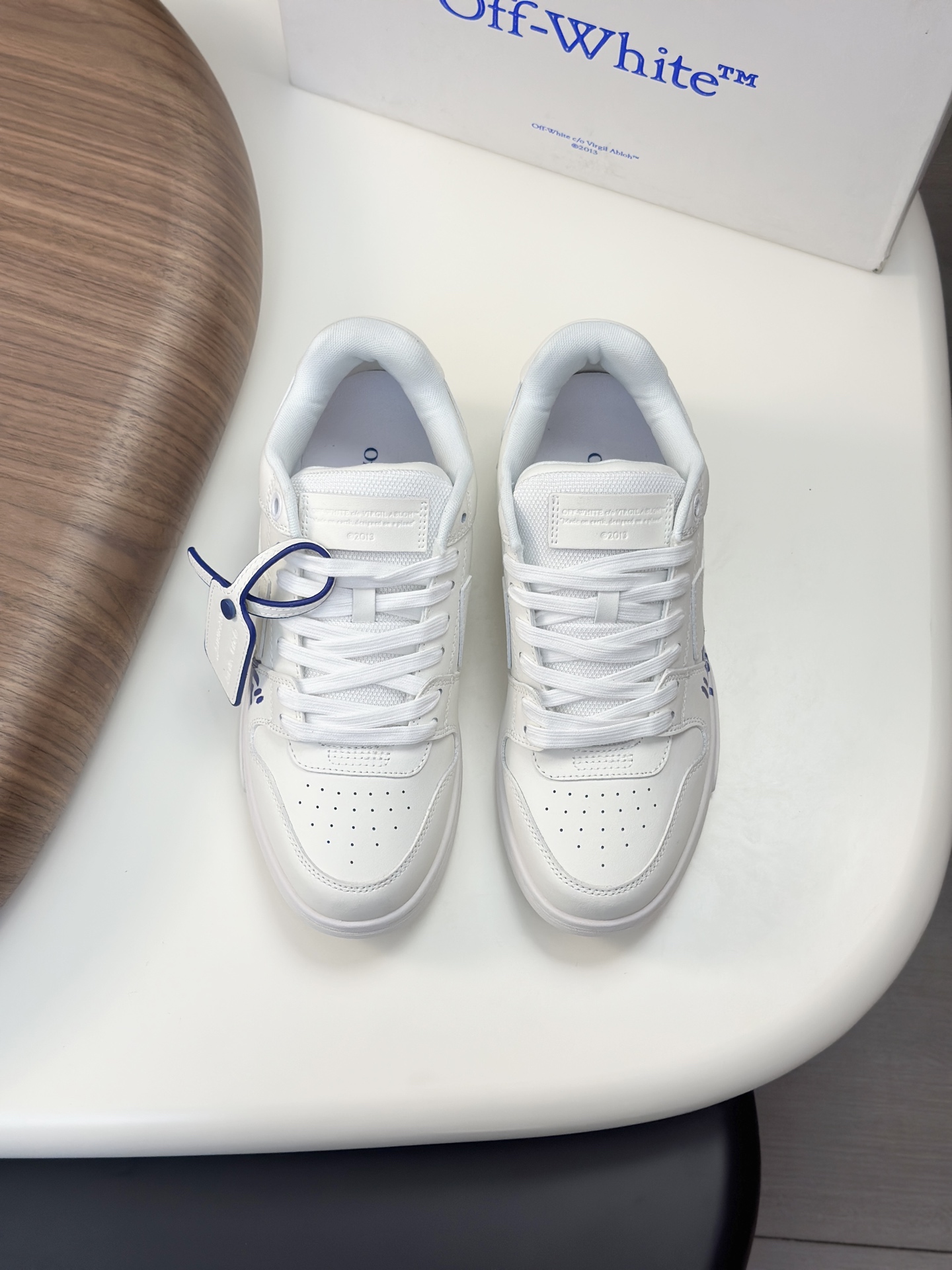 NO:350893,off-white Couple model 3.0 Off Court Low Top Sneakers White/Black Influenced by the iconic basketball style, this low top 3.0 Off-Court sneaker features leather edging and rubber sole. It comes with ZIP TIE tags and classic pattern tags. Size 36-44 (45 custom made), off white,sneakers19860909off-white 情侣款3.0 Off Court 低帮运动鞋 白/黑 受标志性篮球风格的影响,这款低帮 3.0 Off-Court 运动鞋采用皮革镶边和橡胶鞋底.配有 ZIP TIE 标签与经典图案标签. Size 36-44(45定做),,off white,sneakers,Men's shoes