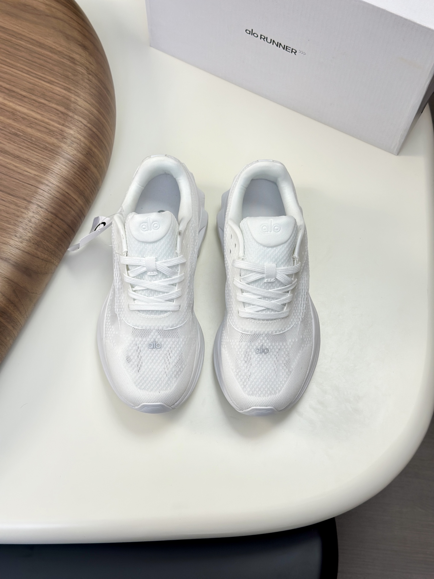 NO:352811,Alo runner 6 color running shoes!  Men's and women's sneakers About size Size36-36.5-37-38-38.5-39-40-41-42-42.5-43-44-45 For the positive size, choose most of the size of wide and fat feet [selectable with 6 colors] Gray White Black Gravel Coffee Pink Except pink is women's shoes size 36-40, the other colors are all couples' sizes Runner couples' sports running shoes are here!  !  This year, the super alo is it all on the Internet. It can be said that it has become popular at home and abroad. In North America, it has the title of 