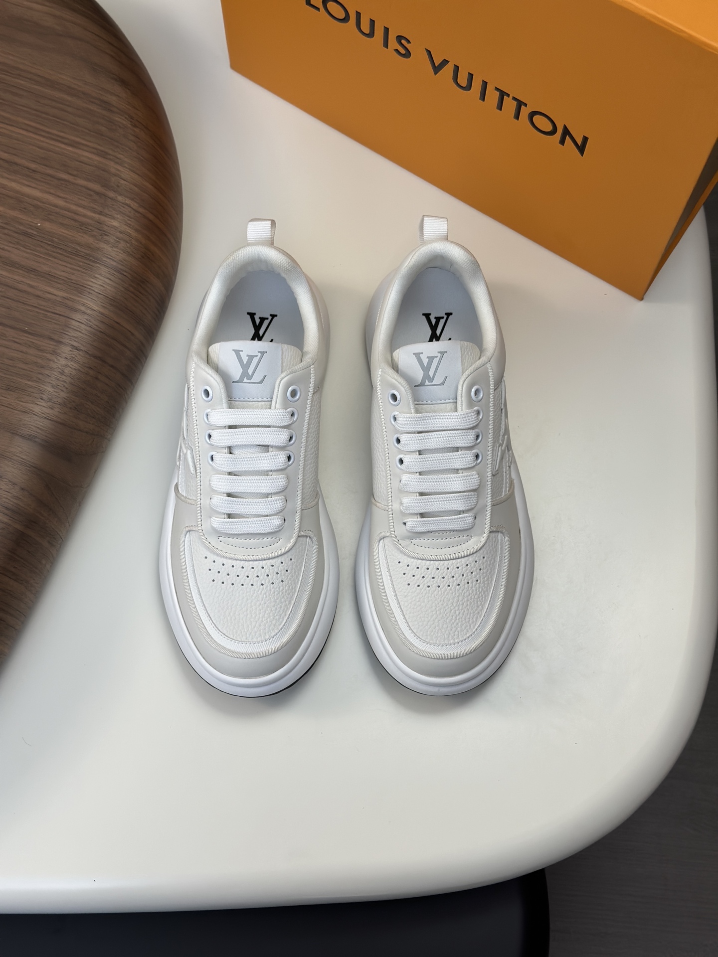 NO:354847,Lv Top Purchase Louis Vuitton, Sports Board Shoes Counter Synchronization, Upper imported from Italy, High-quality splicing and colorful crafts, Imported net brie pads are soft and comfortable, original sole is specially supplied with original sole, TPU exclusive movable molding sole is super comfortable, original order goods, high quality, can enter and exit the counter at will, welcome comparison, code number 38-44 (custom 45),,louis vuitton,louis vuitton19860909Lv 顶级代购 路易威登,运动板鞋专柜同步,鞋面意大利进口,高品质拼接缤纷色彩复杂工艺品,进口网布里垫柔软舒适,鞋底原厂特供原版底,TPU独家活动成型底超级舒适,原厂跟单货,高品质,可随意进出专柜,欢迎对比,码数 38-44（订做 45）,,louis vuitton,louis vuitton,Men's shoes