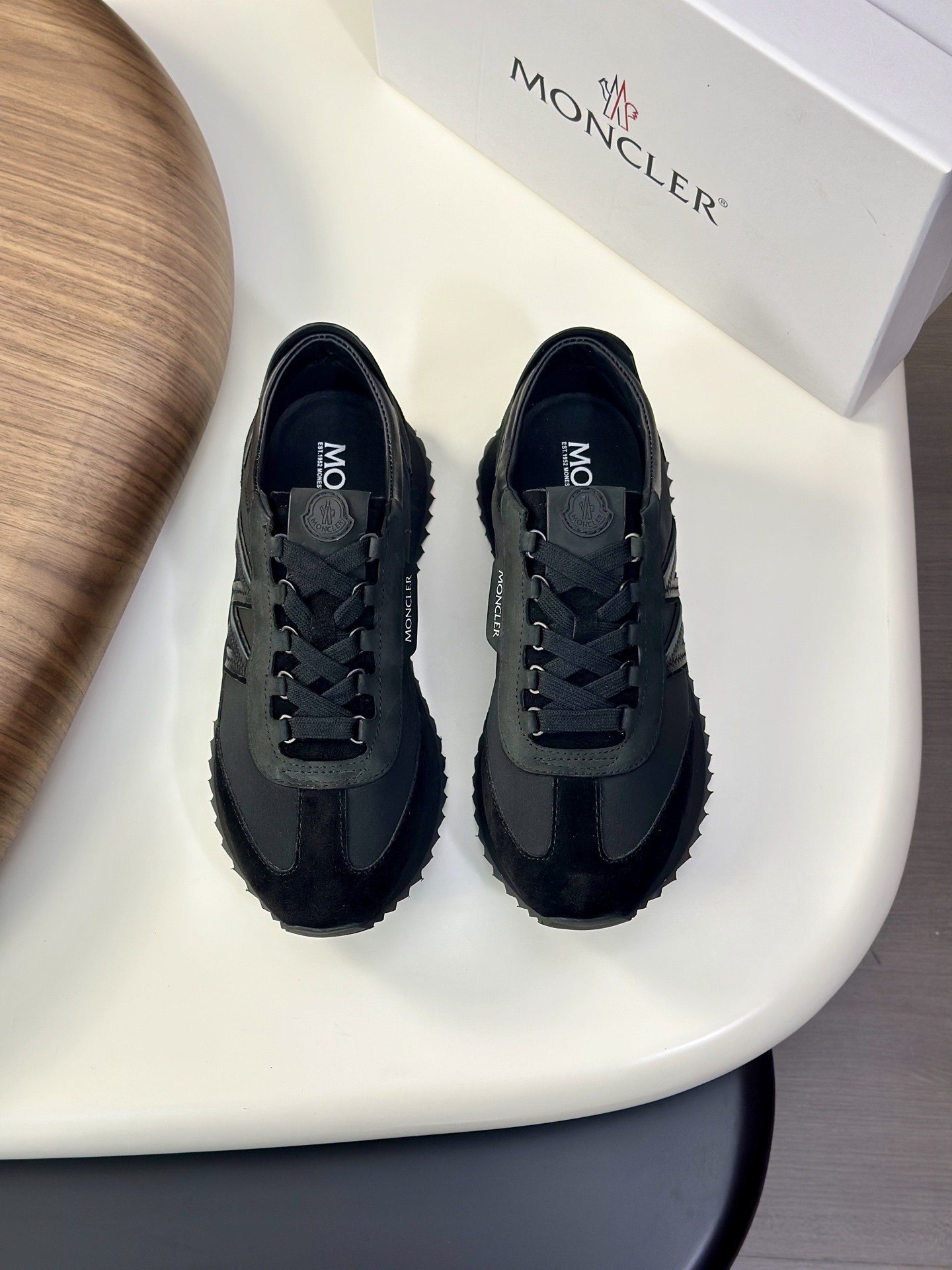 NO:356778,Frosted leather fabric Moncler cover men's shoes, imported breathable mesh, neoprene rubber, various materials are spliced ​​together. The upper is designed with shoelaces and rubber inserts, the heel Moncler logo, and the outsole is made of TPU + rubber + high elastic rubber foam combination, which has high elasticity and high wear resistance and improves comfort. It is worth buying whether it is the upper or color design!  Size39-44 (38 45 custom made), Moncler, sneakers19860909磨砂皮配布 Moncler蒙口 男鞋运动鞋,进口透气网面、氯丁橡胶 各种材质拼接打造,鞋面采用鞋带和橡胶嵌件设计,后跟Moncler标志,大底采用TPU+橡胶+高弹橡胶发泡组合成型,具有高弹性高耐磨性,提高舒适性,无论是鞋面还是颜色设计都值得入手！Size39-44（38 45定做）,,Moncler,sneakers,Men's shoes