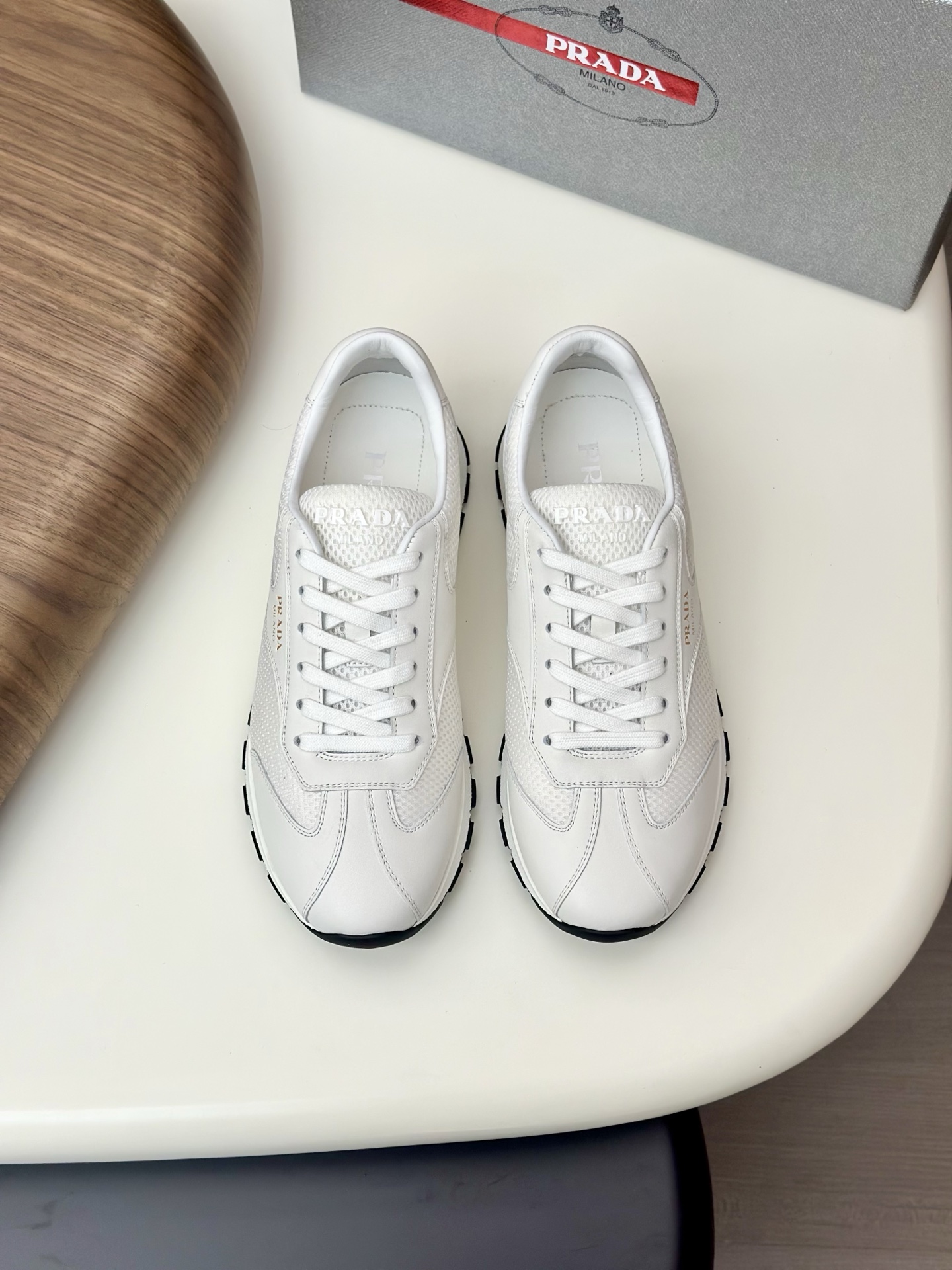 NO:350213,【PRADA】Prada - High-end quality Original single casual sports shoes - Upper Napa calfskin, shoe tongue silk screen brand logo, shoe body brand metal fastener - Inner water dyed cowhide - Outsole ultra-light TPU foaming·rubber; Two-color molded outsole - Ultra-high quality control·fine workmanship highlighted (high-end, noble, grade) -Size 38-45 (46, custom made),,prada,prada,sneakers,cowhide19860909【 PRADA】普拉达 -高端品质 原单·休闲运动鞋 -鞋面纳帕小牛皮、鞋舌丝印品牌logo、鞋身品牌金属扣件 -内里水染牛皮 -大底超轻TPU发泡·橡胶; 双色成型大底 -超高品控·做工精细凸显(高端·贵气·档次) -Size 38-45（46,可订做)·,,prada,prada,sneakers,cowhide,Men's shoes