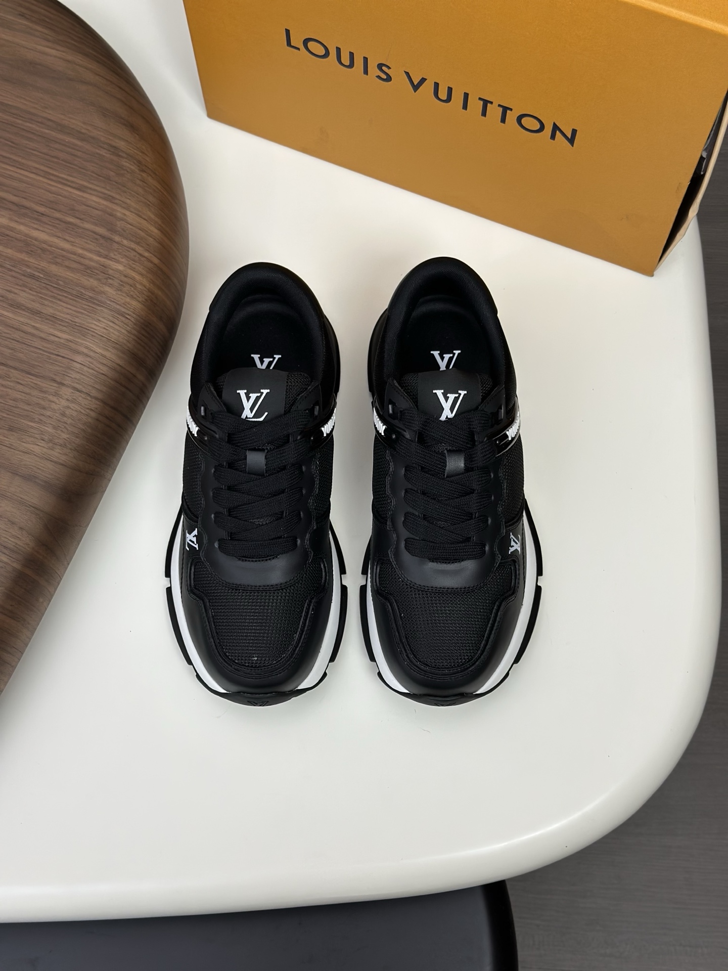 NO:350225,Lv Top Purchase Louis Vuitton, Sports Board Shoes Counter Synchronization, Upper imported from Italy, High-quality splicing and colorful crafts, Imported net brie pads are soft and comfortable, original sole is specially supplied with original sole, TPU exclusive movable molding sole is super comfortable, original order goods, high quality, can enter and exit the counter at will, welcome comparison, code number 38-44 (custom 45),,louis vuitton,louis vuitton19860909Lv 顶级代购 路易威登,运动板鞋专柜同步,鞋面意大利进口,高品质拼接缤纷色彩复杂工艺品,进口网布里垫柔软舒适,鞋底原厂特供原版底,TPU独家活动成型底超级舒适,原厂跟单货,高品质,可随意进出专柜,欢迎对比,码数 38-44（订做 45）,,louis vuitton,louis vuitton,Men's shoes