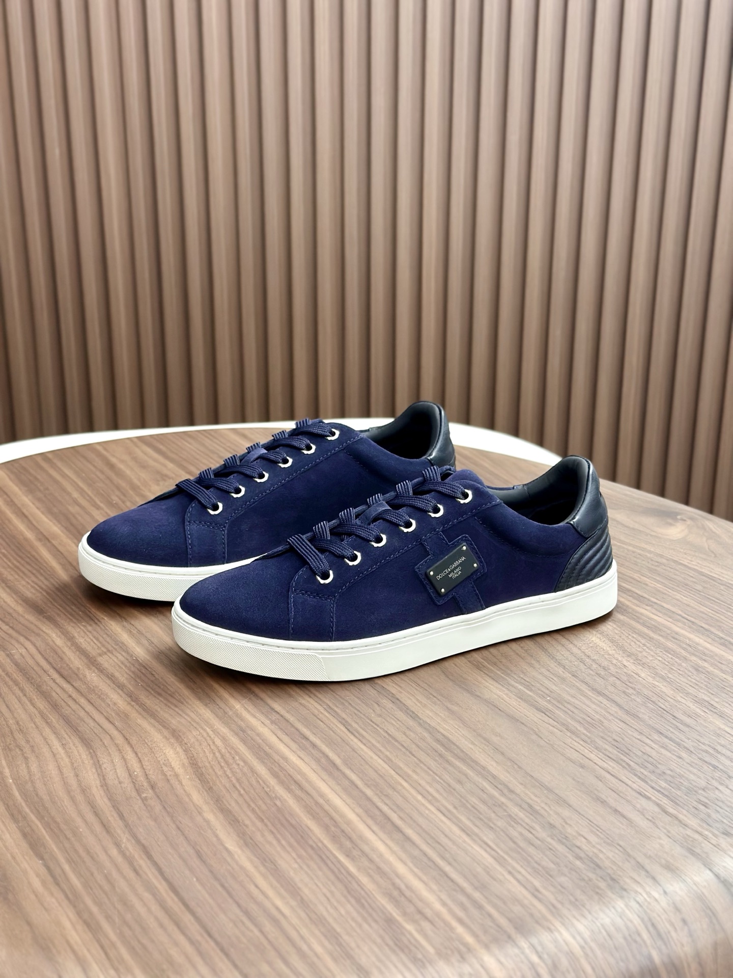 Dolce&Gabbana Men's Blue Suede Leather Casual Sneakers with Metal Logo Accent 3 i1758624572371 987 0 1