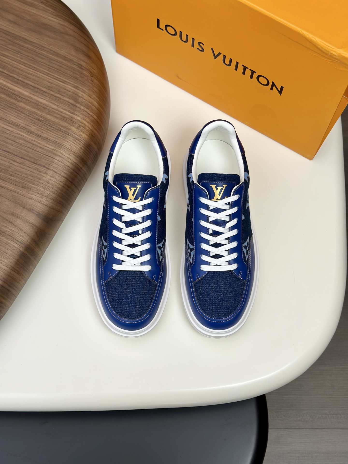 Louis Vuitton حذاء رياضي رجالي أزرق بنقشة مميزة