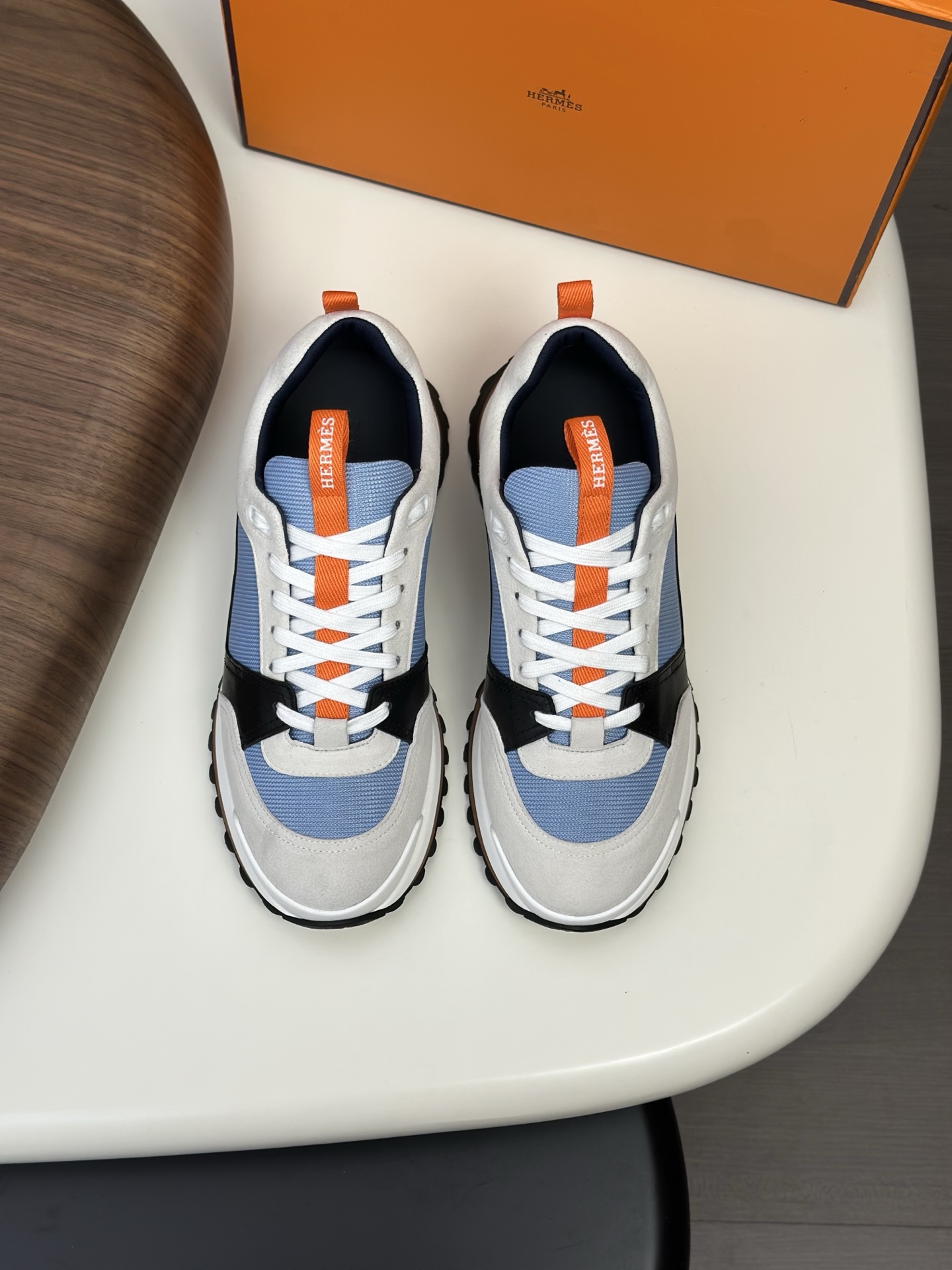 Hermès Baskets Homme en Cuir et Mesh, Confort et Style Urbain