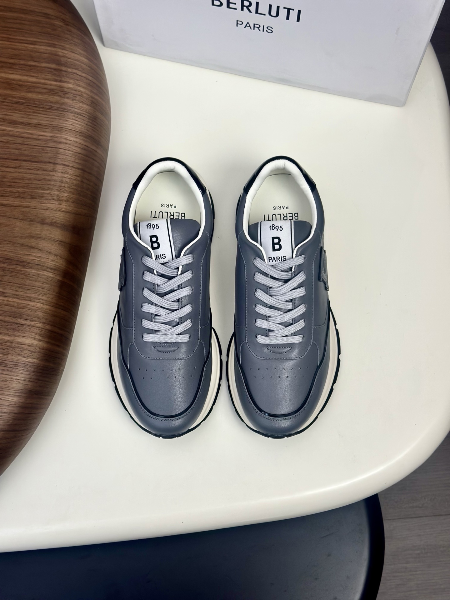 NO:541874,【Berluti】Berluti (Bruti) - High-end quality Original single casual sports shoes - Imported upper Napa calfskin, shoe body sewing air compressor brand totem, shoe tongue brand cloth - Inner water dyed cowhide - Outsole ultralight TPU foaming·rubber; Two-color molded sole - Ultra-high quality control·fine workmanship highlighted (high-end, noble, grade) -Size 39-44 (38,45, size can be customized),,sneakers,cowhide19860909【 Berluti】伯尔鲁帝(布鲁提)  -高端品质 原单·休闲运动鞋 -鞋面进口纳帕小牛皮、鞋身车缝空压品牌图腾、鞋舌品牌布标 -内里水染牛皮 -大底超轻TPU发泡·橡胶；双色成型大底 -超高品控·做工精细凸显( 高端·贵气·档次 ) -Size 39-44（38,45,码可订做),,sneakers,cowhide,Men's shoes