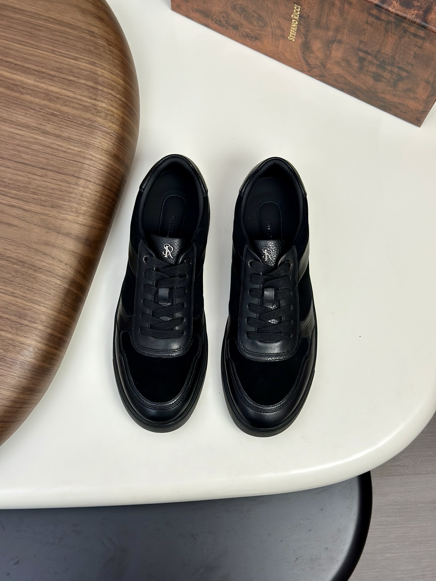 NO:555869,New style!  Original quality! Stefano Ricci / Stefano Ricci men's sports shoes are made of imported original calfskin, the leather is soft and delicate, the workmanship details are in place, the soles are original design, and the comfort is excellent!  Size 39-44 (45 customized),,sneakers,cowhide19860909新款！原版品质!Stefano Ricci / 史蒂芬劳.尼治男士运动鞋,采用进口原版小牛皮,皮质柔软细腻,做工细节到位,鞋底原版设计,舒适度极好！尺码39-44 码（45定做）,,sneakers,cowhide,Men's shoes