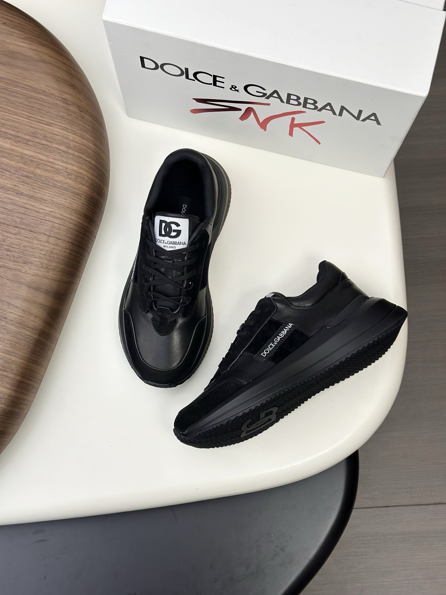 NO:588290,New product Dolce&Gabbana DG high-end men's sports and casual shoes. Original items from top counters. Original imported cowhide, multiple materials splicing design, imported cowhide lining, cowhide foot pads, original TPR elastic outsole. Size39-44 (customized for 38, 45),,Dolce&Gabbana,cowhide19860909新品Dolce&GabbanaDG高端男士运动休闲鞋.顶级专柜原单货. 原版进口牛皮 多种材质拼接设计进口牛皮内里 牛皮垫脚原版TPR弹力大底. Size39-44（38、45定制）,,Dolce&Gabbana,cowhide,Men's shoes