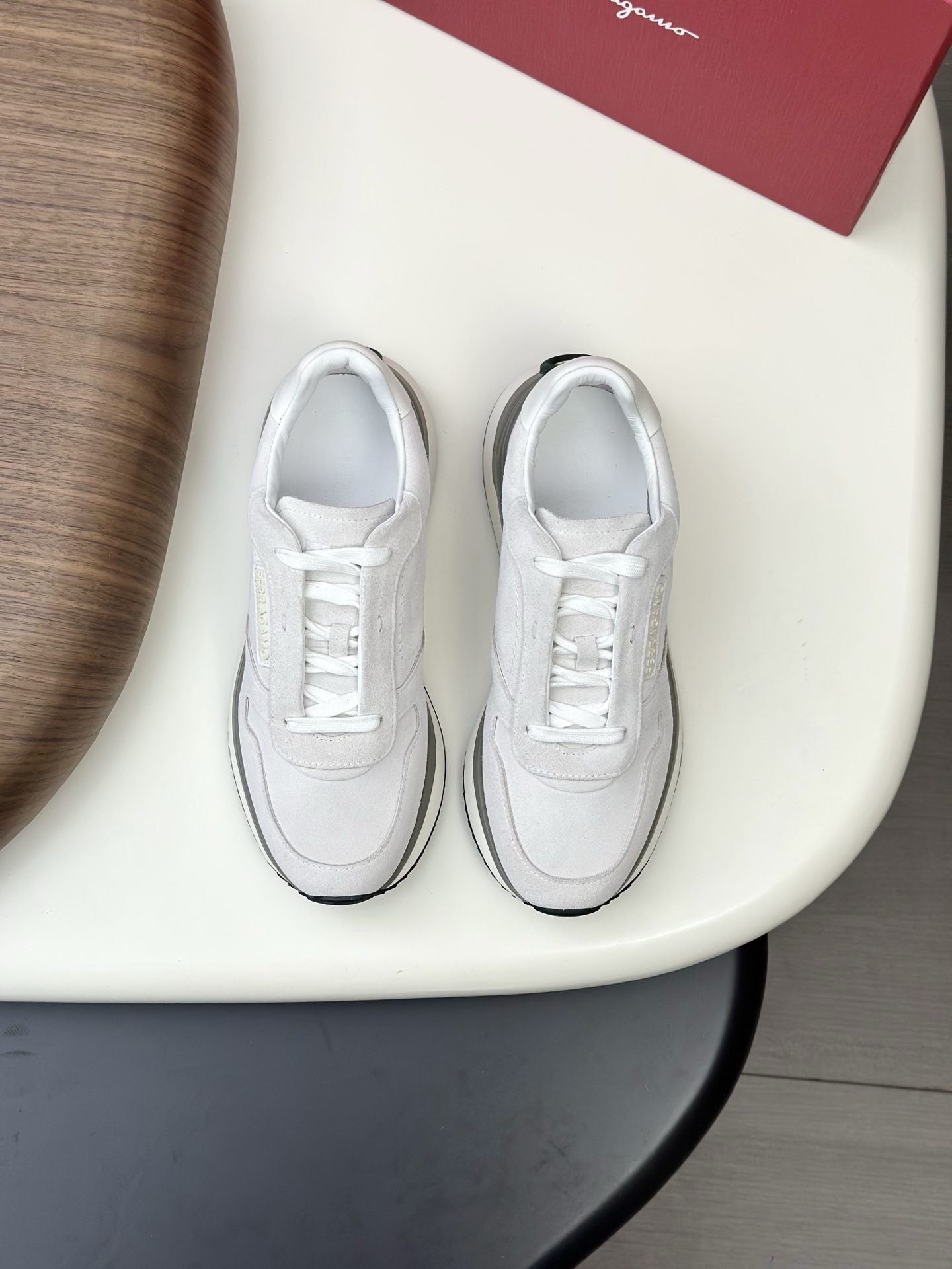 NO:588294,F Top Purchasing Agent Ferragamo Street God Casual Shoes Series, the counter sells the original configuration at the same time, Italian imported cowhide fabric, high-quality splicing technology, imported water-dyed cowhide, soles are specially provided with original foam outsole, original factory follow-up goods, high quality can be entered and exited the counter at will, welcome to compare counter synchronization, code number 39-44 (order 38 45),,cowhide19860909F顶级代购 菲拉格幕 炸街男神休闲鞋系列,专柜同步发售原厂配置,意大利进口牛皮面料,高品质拼接工艺潮达人,进口水染牛里 ,鞋底原厂特供原版发泡大底、原厂跟单货,高品质可随意进出专柜,欢迎对比专柜同步,码数 39-44（ 订 38 45）,,cowhide,Men's shoes