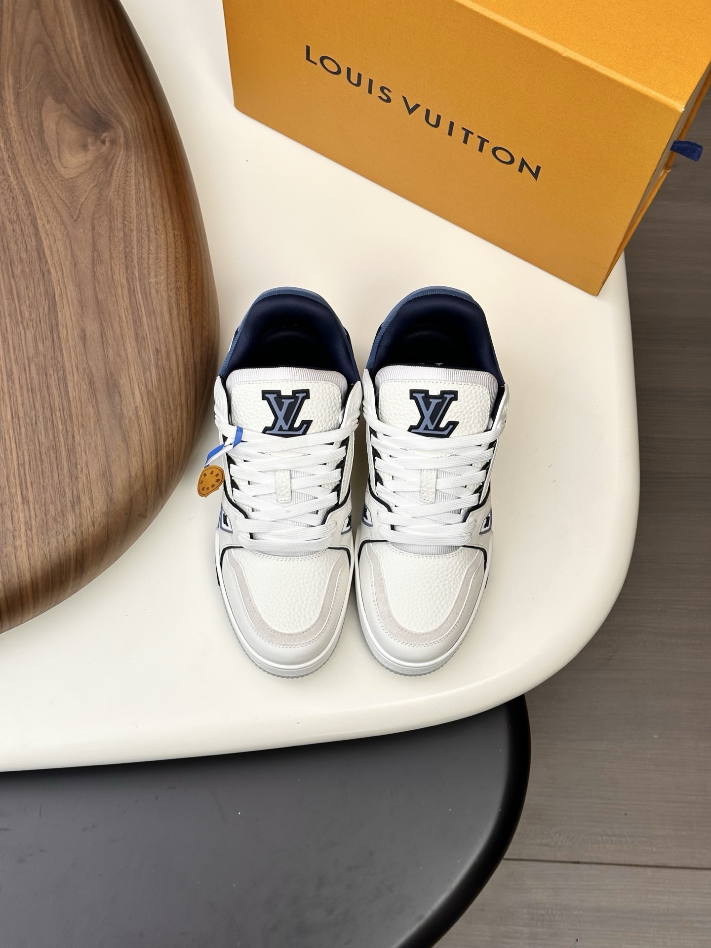 NO:589829,[Louis Vuitton] Louis Vuitton - high-end quality original order casual sports shoes - upper imported nappa calfskin, silver eco-friendly leather, brand high mercerized breathable canvas, shoe body sewn with brand logo totem, tongue and heel; silk screen high frequency brand logo - lining brand canvas - outsole ultra-light TPU. foam; molded outsole - ultra-high quality control, fine workmanship highlighted (high-end, luxury, grade) -Size  38-44 (45, can be customized),,louis vuitton,louis vuitton,sneakers,cowhide19860909【Louis Vuitton】路易威登 -高端品质 原单·休闲运动鞋 -鞋面进口纳帕小牛皮、银色环保皮、品牌高丝光透气帆布、鞋身车缝品牌logo图腾、鞋舌.后跟；丝印高周波品牌Logo -内里品牌帆布 -大底超轻TPU.发泡; 成型大底 -超高品控·做工精细凸显(高端·贵气·档次) -Size 38-44（45,可订做),,louis vuitton,louis vuitton,sneakers,cowhide,Men's shoes