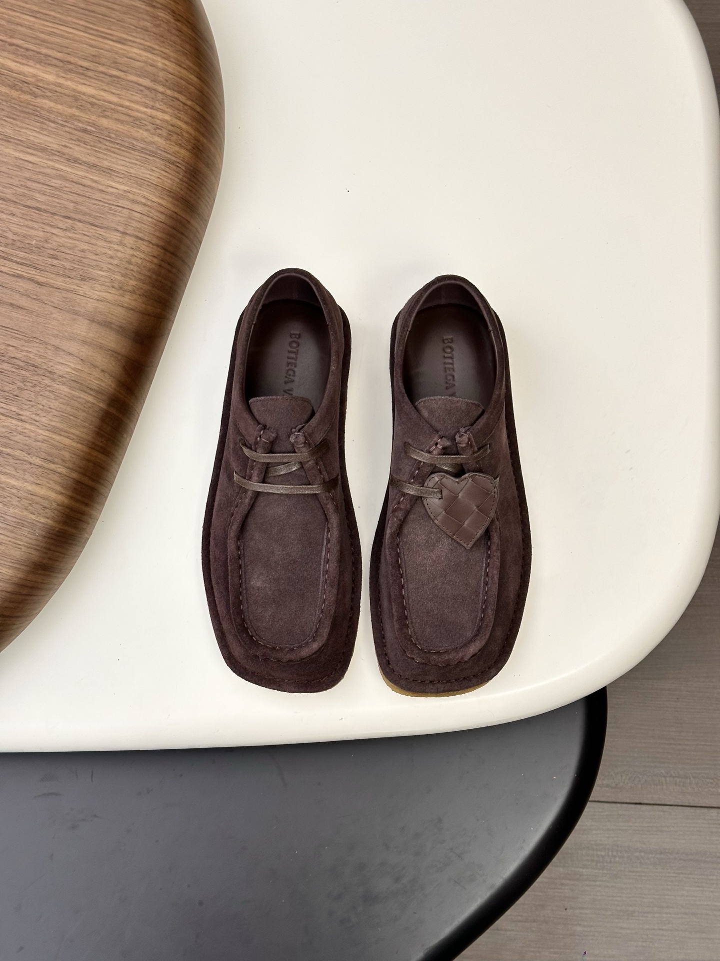 NO:589843,Bottega Veneta's 2025 autumn and winter counter synchronization model Bottega Veneta square-toe short boots with high mercerized cowhide and solid-colored cowhide lining!  Original molded outsole!  A one-to-one replica of the original!  Fine workmanship!  quality assurance!  Female 35-39 40 order!  Male 39-44 (3845 not customizable),,bottega veneta,bottega veneta,boots19860909葆蝶家2025秋冬专柜同步款 Bottega Veneta方头短靴面高丝光牛绒 ,固色牛里！原板开模大底！原板一比一复刻！做工精细！质量保证！ 女35-39 40订！男39--44（3845定制不）,,bottega veneta,bottega veneta,boots,Men's shoes